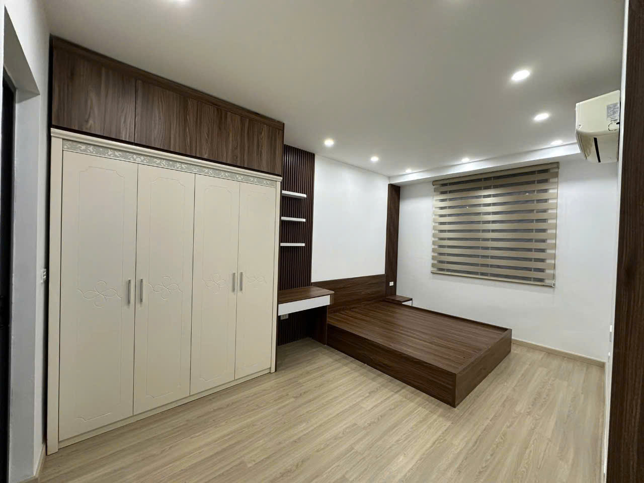 Bán Gấp CCMN 6 Tầng Thang Máy 55m giá 17 tỷ Hoàng Quốc Việt Cầu Giấy.