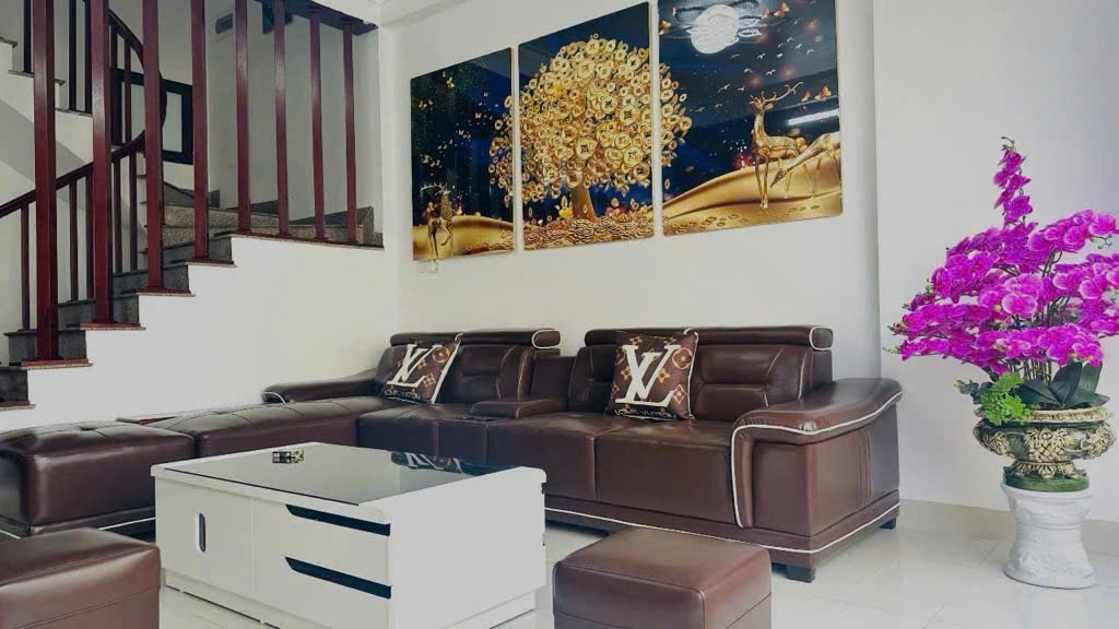 khu dv yên nghĩa hà đông 51m chỉ nhỉnh 11 tỷ , cách bến xe yên nghĩa chỉ 150m ,trường đại học pheinkaa 200m,khu giá trị tăng cao ,chủ nhà cần tiền chạy việc cho con nên bán rẻ nhất khu ,nhà 4 tầng tặng full nội thất xịn