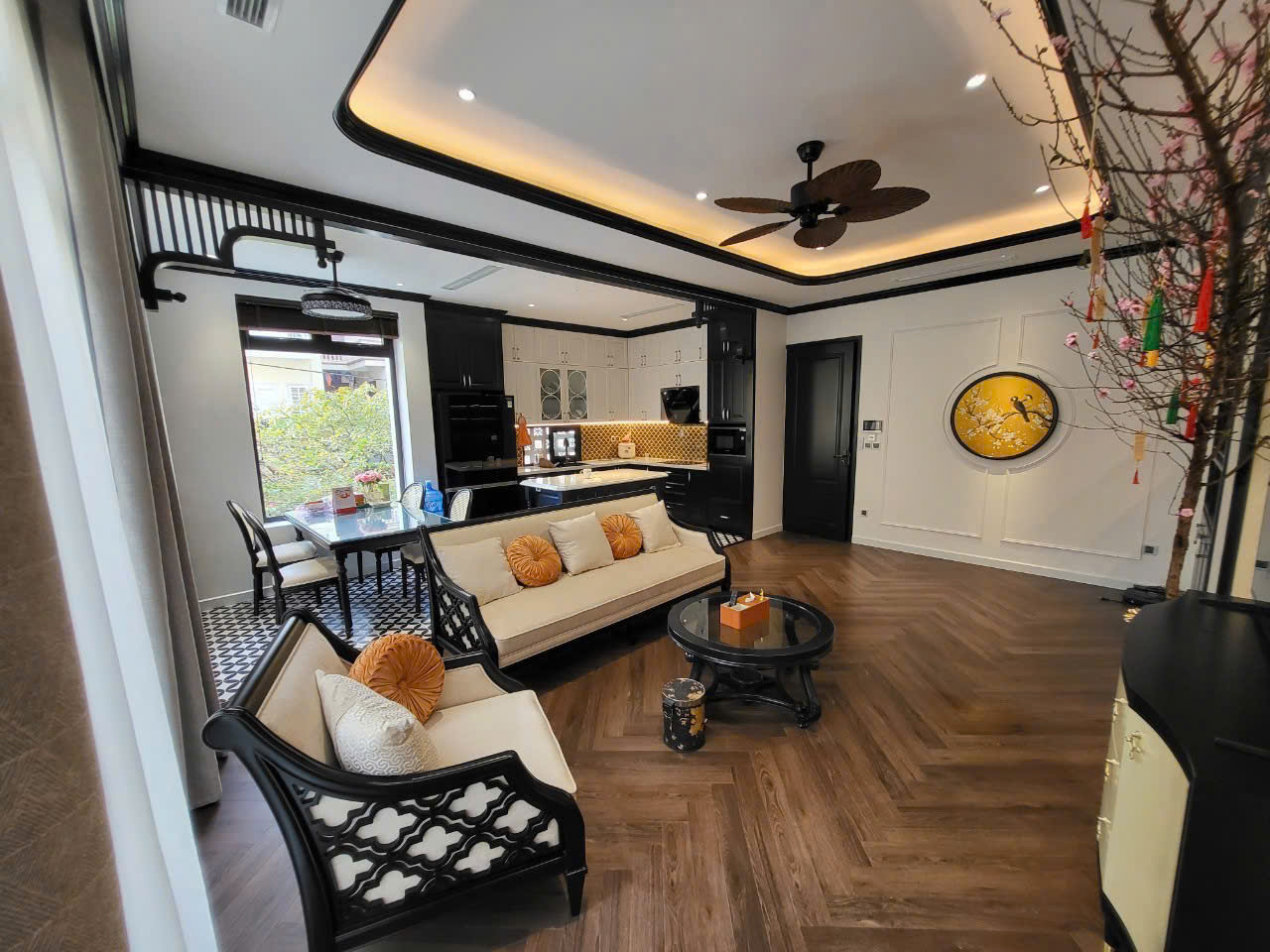 BÁN NHÀ BỒ ĐỀ – SIÊU PHẨM INDOCHINA – Ô TÔ VÀO NHÀ – NGAY HỒ
Diện tích 64m², 5 tầng, MT 7m.