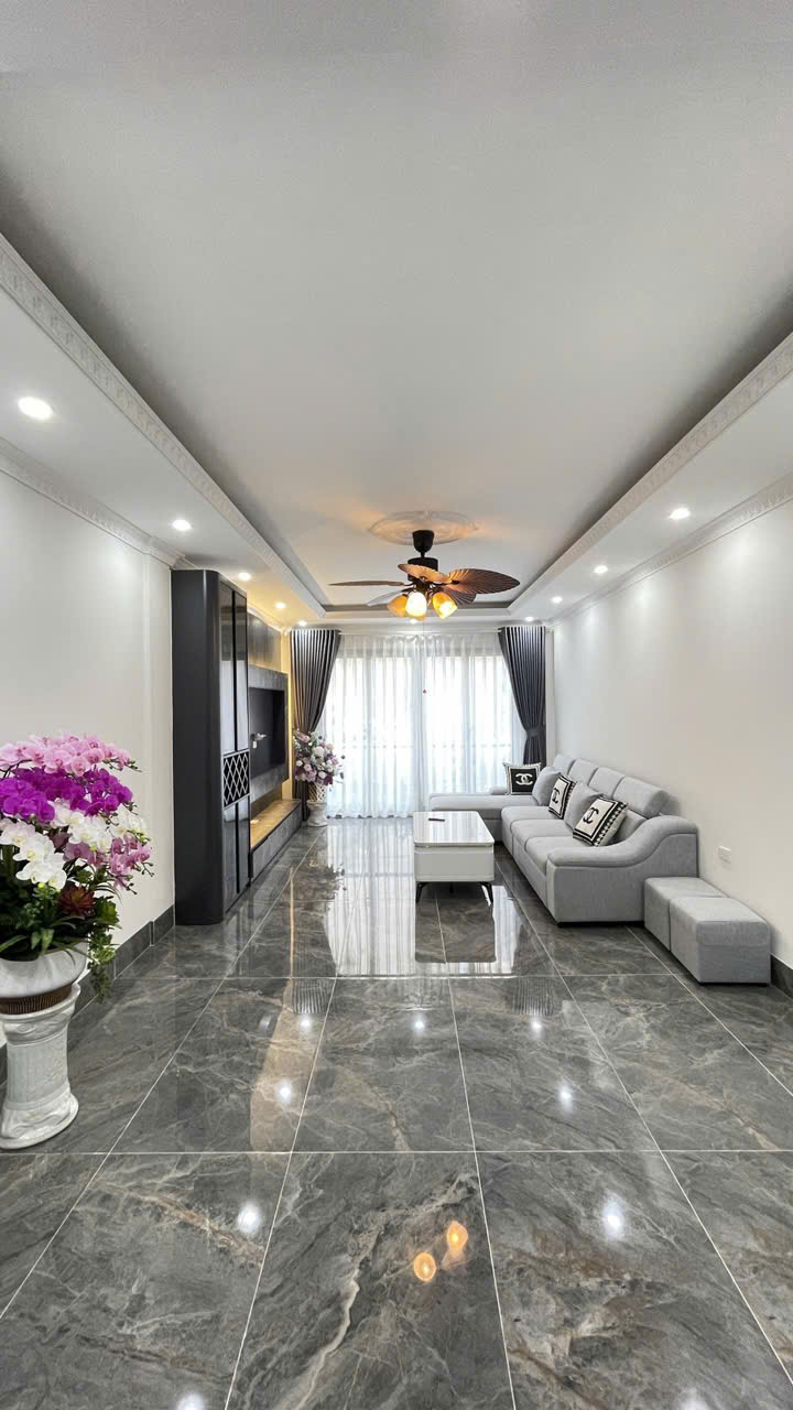 Bán Nhà Nguyễn Văn Linh 40m² × 6T × MT 3.8m – 9 Tỷ – Long Biên – Ô Tô – Thang Máy
???? GẦN Ô TÔ TRÁNH – Ô TÔ QUA NHÀ – NHÀ MỚI 6 TẦNG THANG MÁY – FULL NỘI THẤT ????