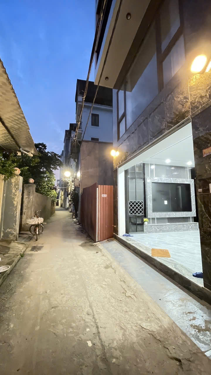 Bán Nhà Đàm Quang Trung 40m² × 6T × MT 4.8m – 9.2 Tỷ – Long Biên – Thang Máy
???? LÔ GÓC – NGÕ THÔNG – 6 TẦNG THANG MÁY – FULL NỘI THẤT CAO CẤP ????