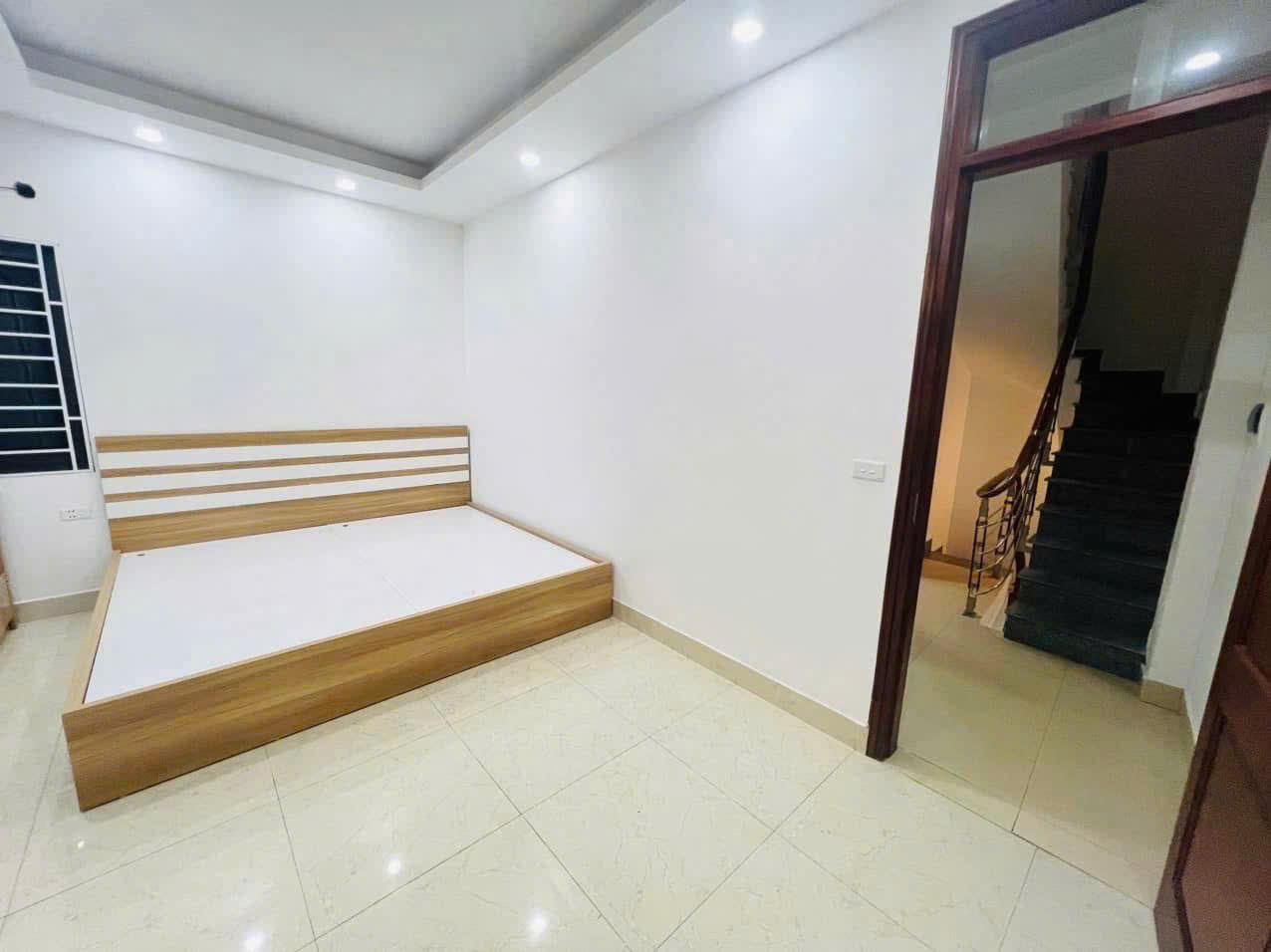 Bán Nhà Gia Quất 32m² × 3.5T × MT 4.2m – 5.3 Tỷ – Long Biên
???? RẺ NHẤT GIA QUẤT – NGÕ RỘNG – FULL NỘI THẤT – GẦN Ô TÔ ????