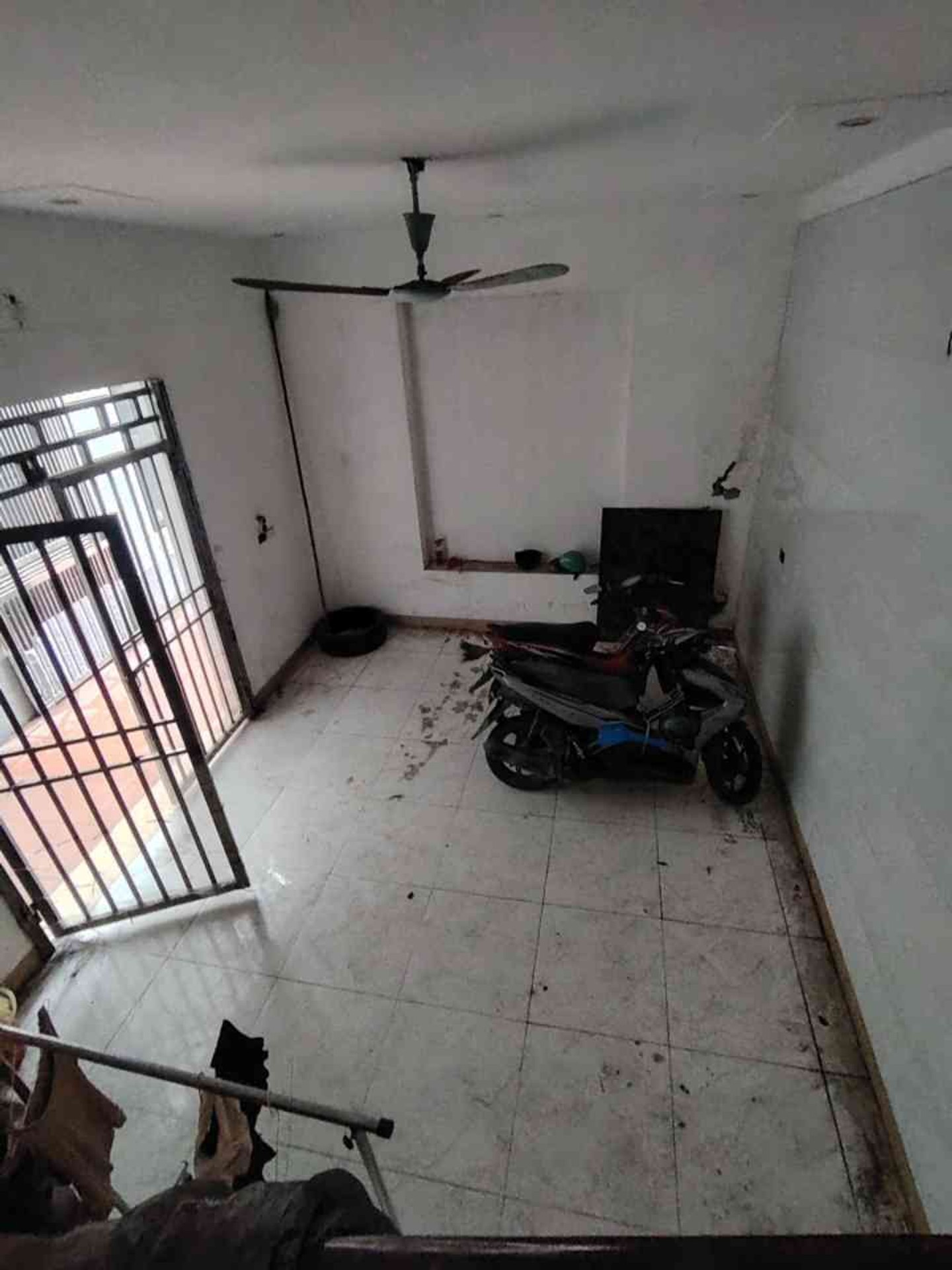 Phố Trạm 6 tỷ 30m gần phố gần ô tô,sổ đỏ Long Bên