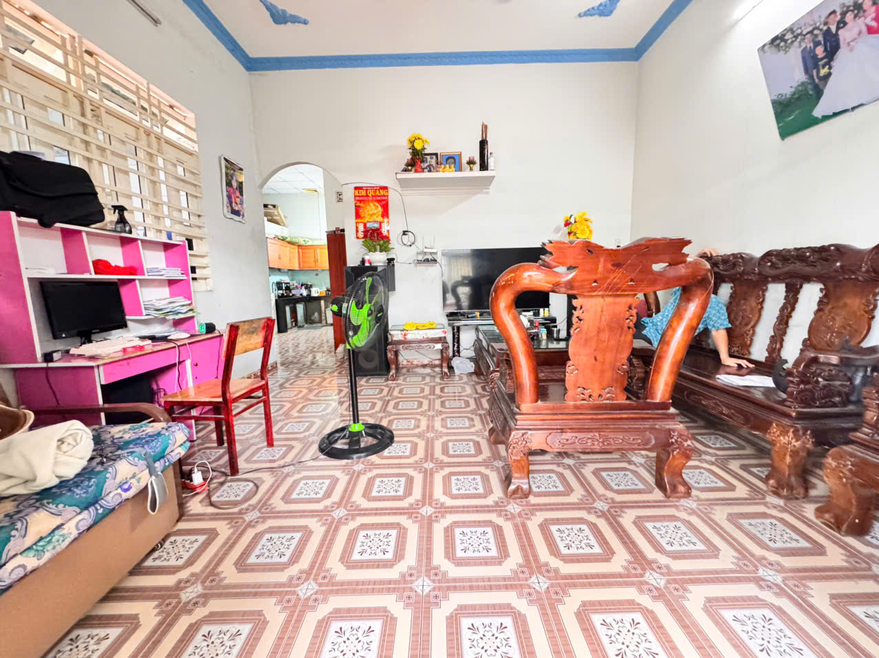 Bán nhà Đông Hòa 92m²,SHR đường 2 xe hơi,cách BigC Go Dĩ An 800m