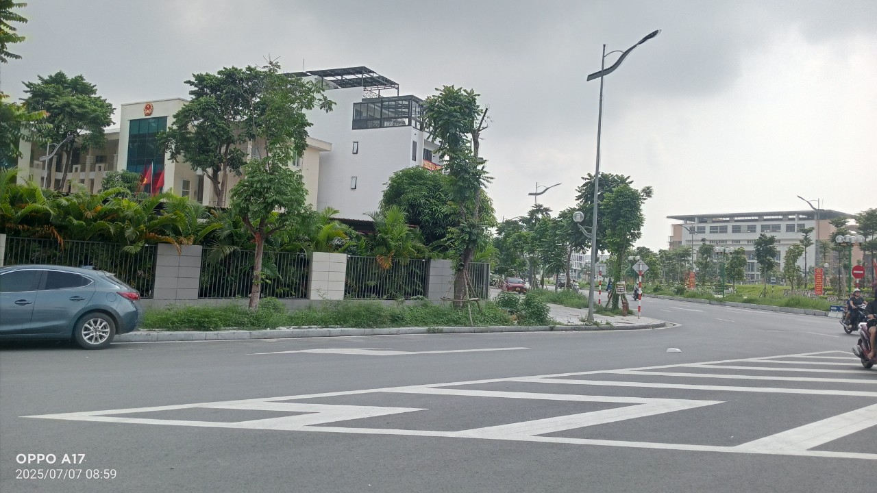 BÁN GẤP LÔ BIỆT THỰ NGỌC THỤY - GIÁ QUÁ RẺ - 200m², MẶT TIỀN GẦN 13m, GIÁ CHỈ 25 TỶ!

???? Thông tin chuẩn:

Diện tích: 200m²

Mặt tiền: Gần 13m