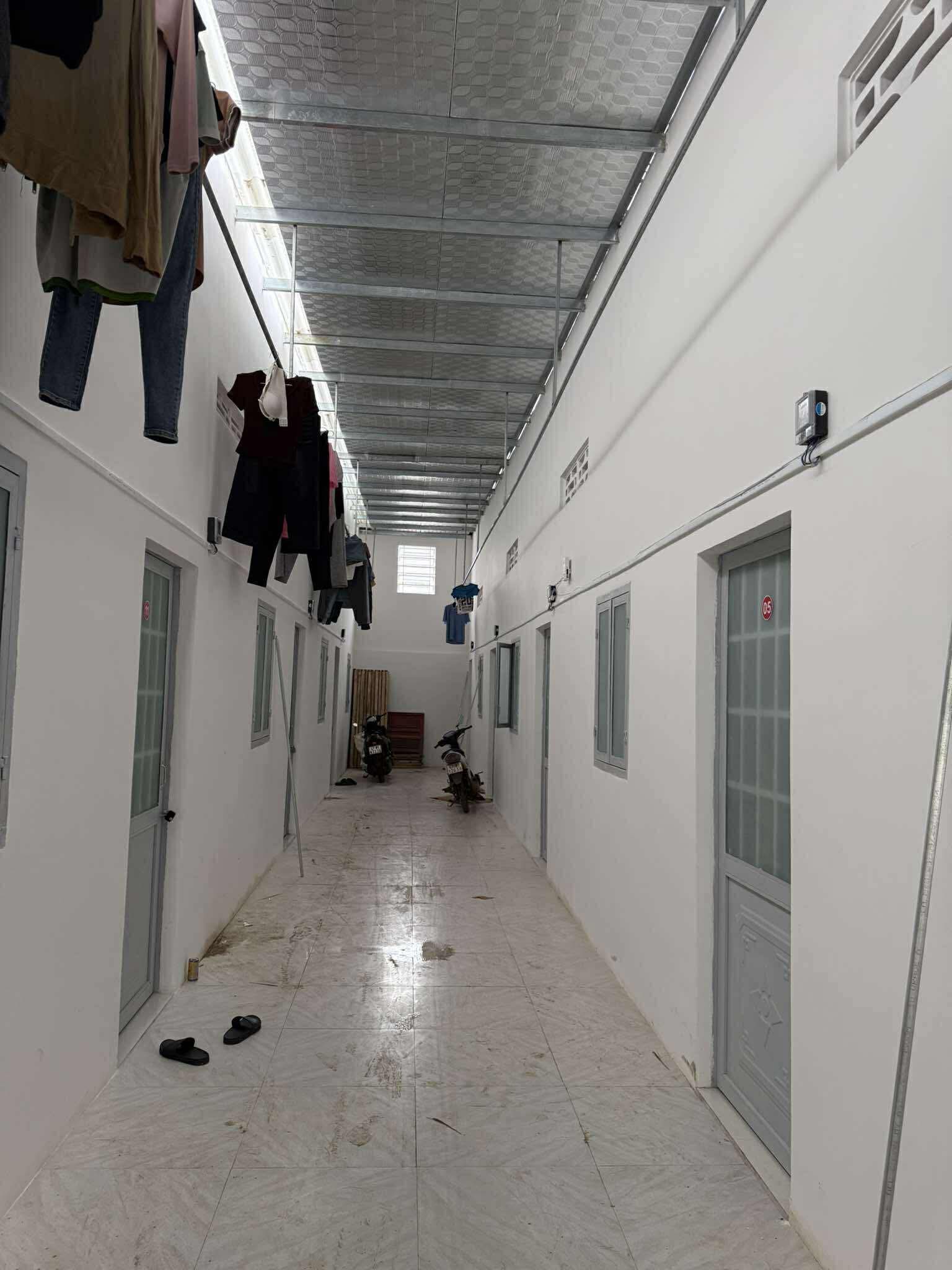 Mở bán dãy trọ - 16 phòng Khu Công Nghiệp Hoà Phú - TP BMT 
TRỌ LÚC NÀO CŨNG FULL KHÁCH Ở
- Diện tích: 10x40 thổ cư 120m2 (đã tách làm 2
sổ 5x40)