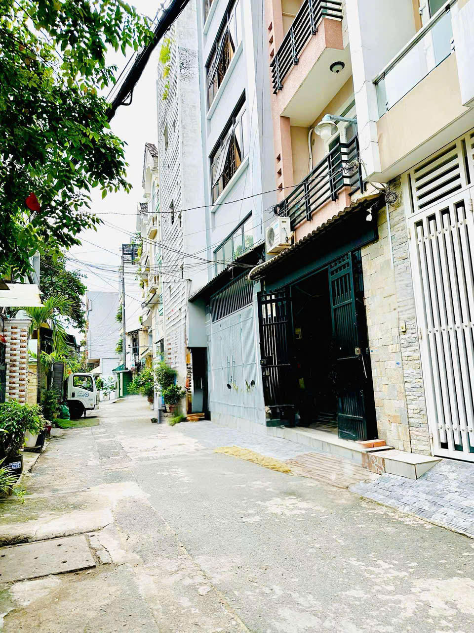 6 Tỷ nhỉnh: Nhà Quận 10 - ngay Bệnh Viện 115 - Xe hơi trong nhà 4 Tầng Ngang hơn 4m. VŨ 0933910039