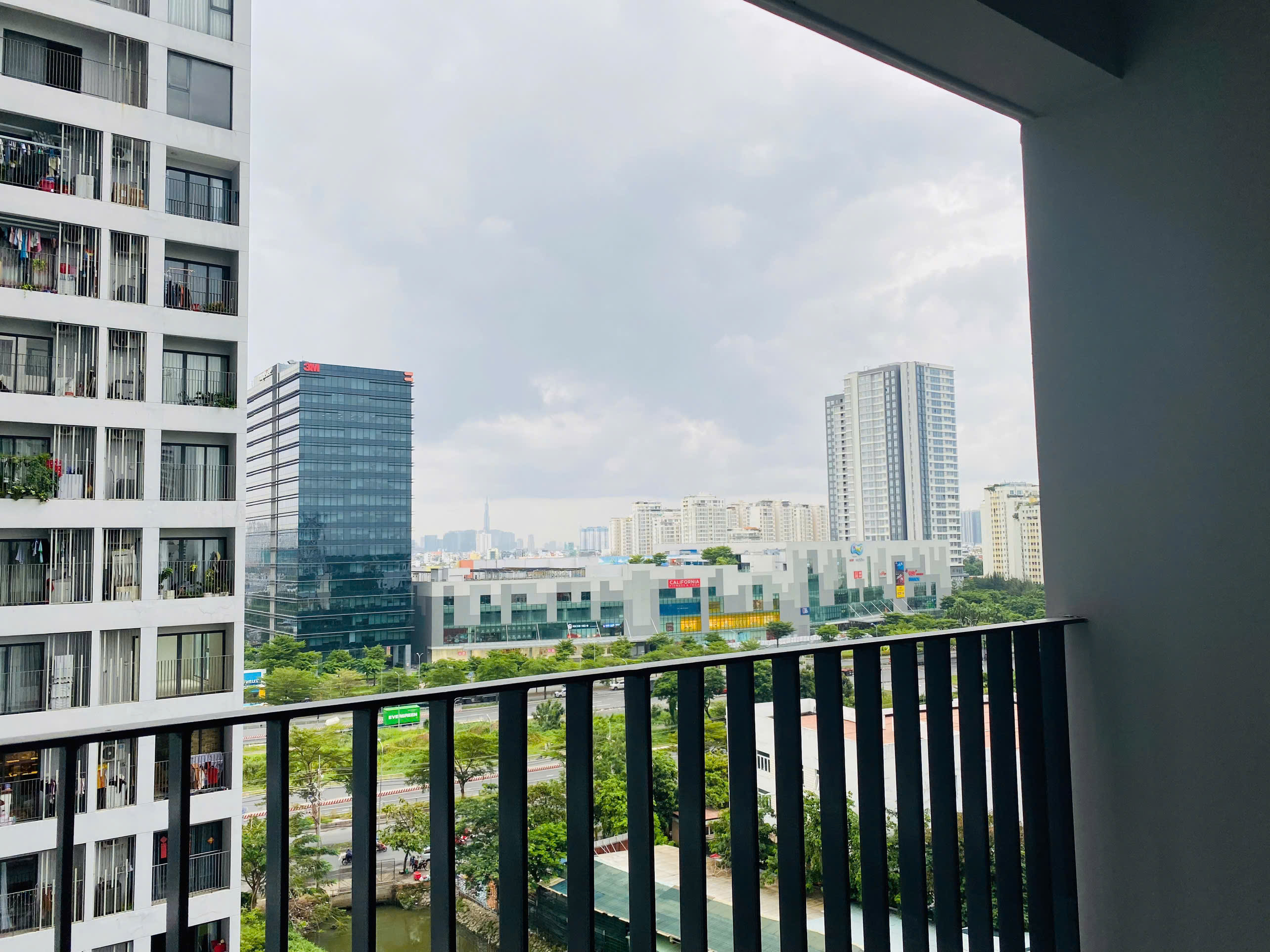 cơ hội sở hữu căn hộ lavida plus q7 giá hời, 37m2, 1pn, tầng 9, view đông nam thoáng đãng, sổ hồng trao tay chỉ 2.5 tỷ!