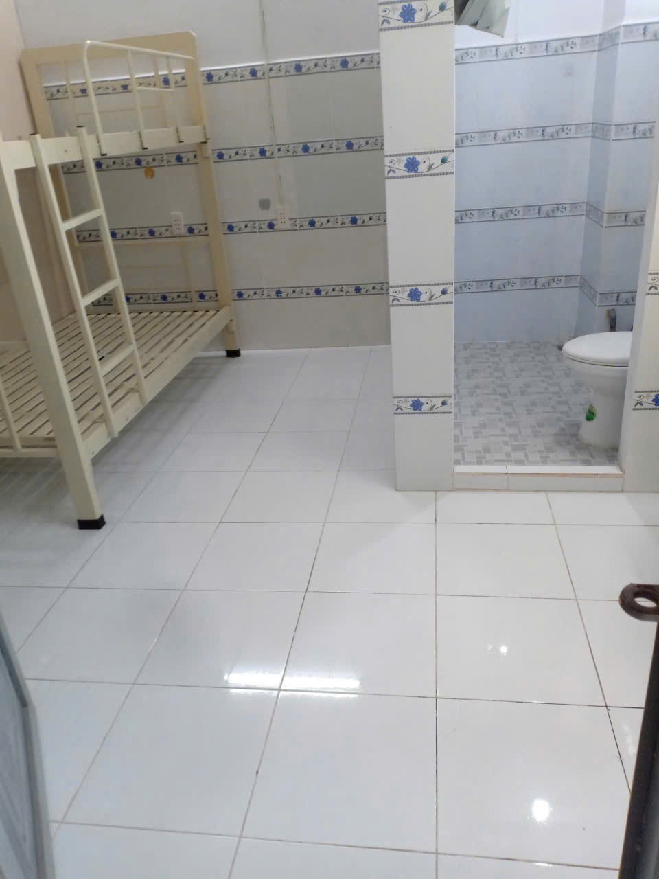 KÝ TÚC XÁ & PHÒNG RIÊNG – SÁT VÁCH ĐH CÔNG NGHIỆP THỰC PHẨM (HUFI)