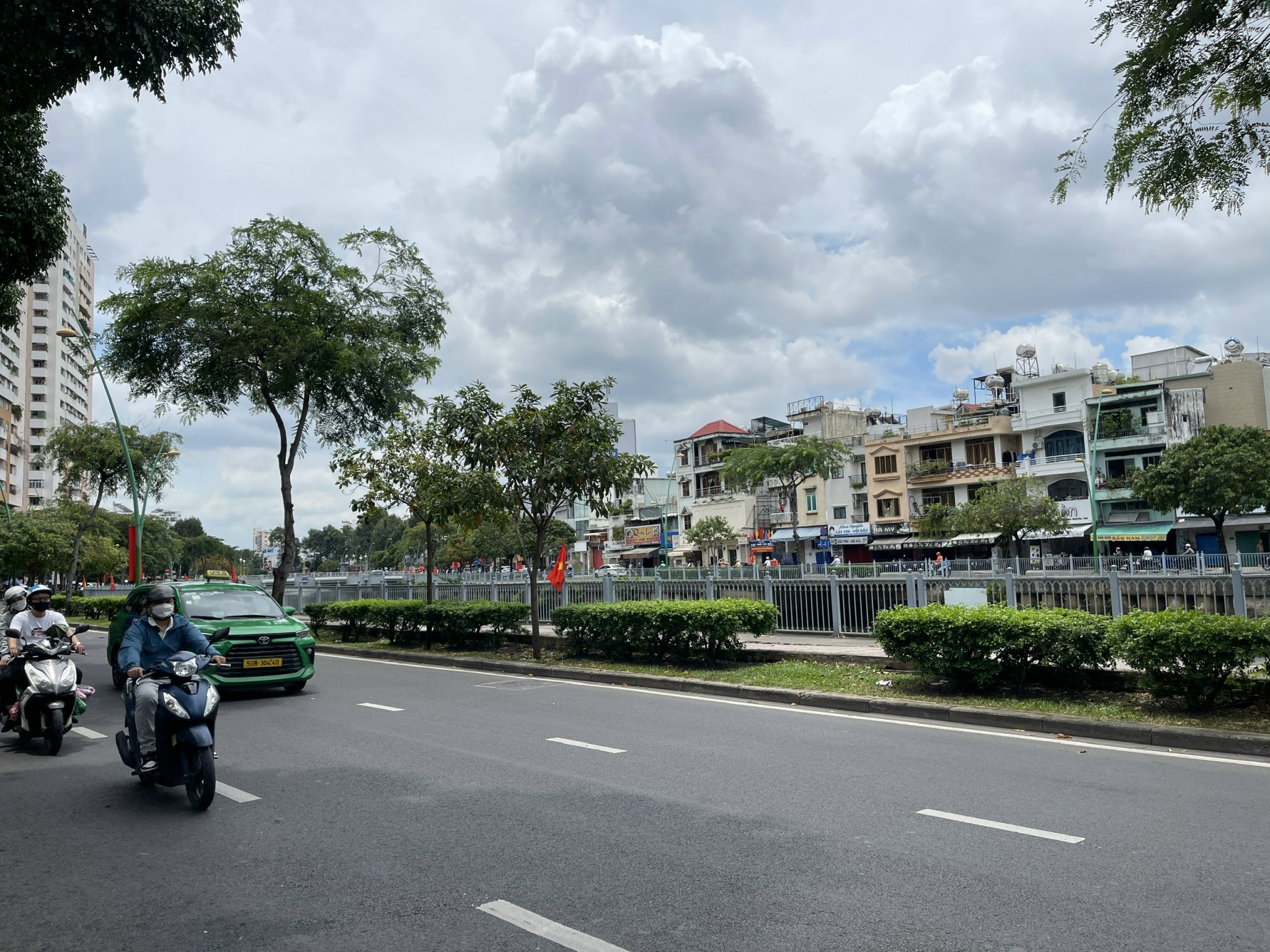 NHỈNH 100TR/M2 - HXH - TRƯỜNG SA - PHÙ HỢP XÂY CAO TẦNG - PL CHUẨN - NỞ HẬU TÀI LỘC