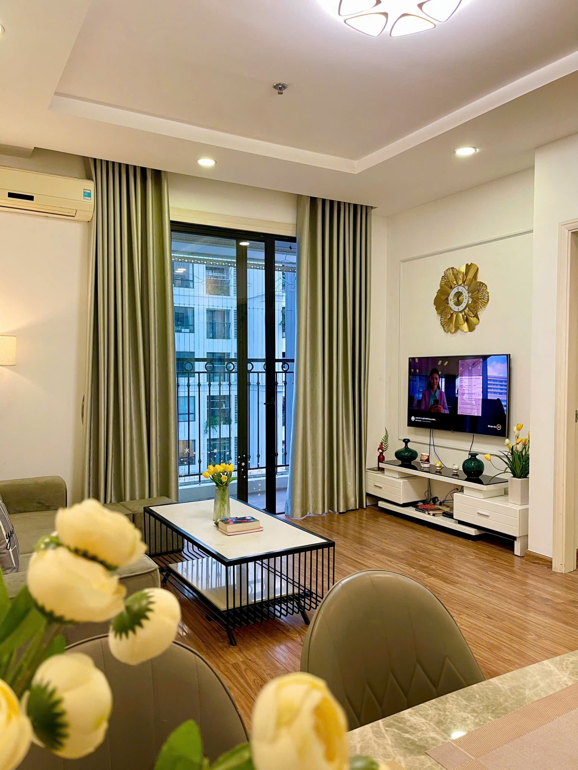 Chính chủ bán căn 2PN diện tích 76m2 ban công nam view thoáng đẹp nhà mới như ảnh giá bán 9 tỷ tai toà T5 Times city