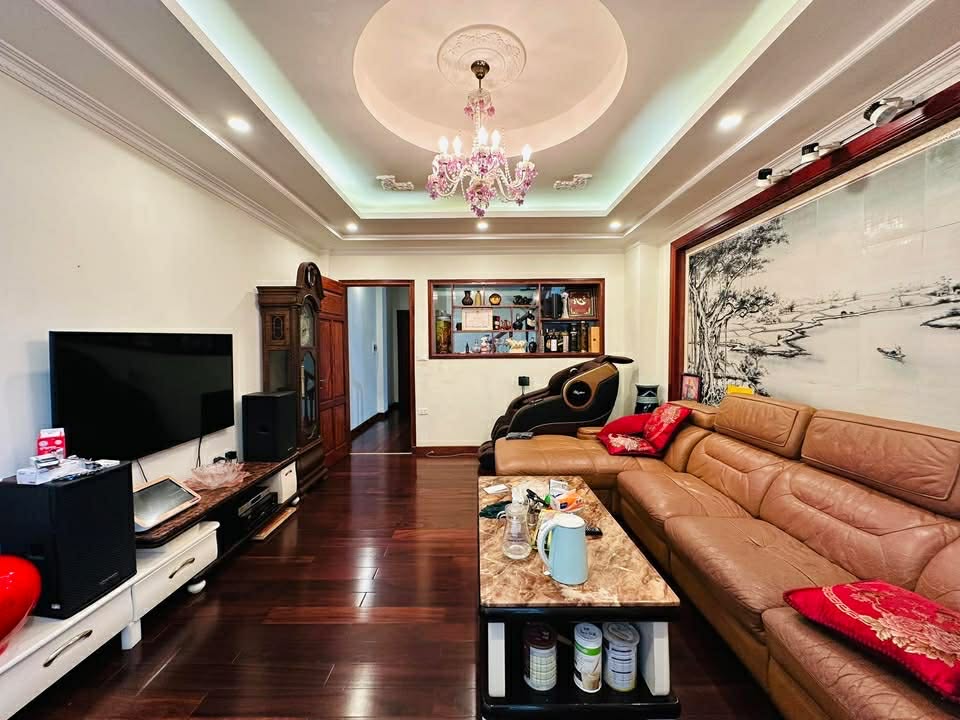 Nhà riêng Võng Thị/ TÂY HỒ- DT 50m2 x 5 TẦNG- 3 Mặt thoáng- Ô chờ thang máy- 9.X Tỷ