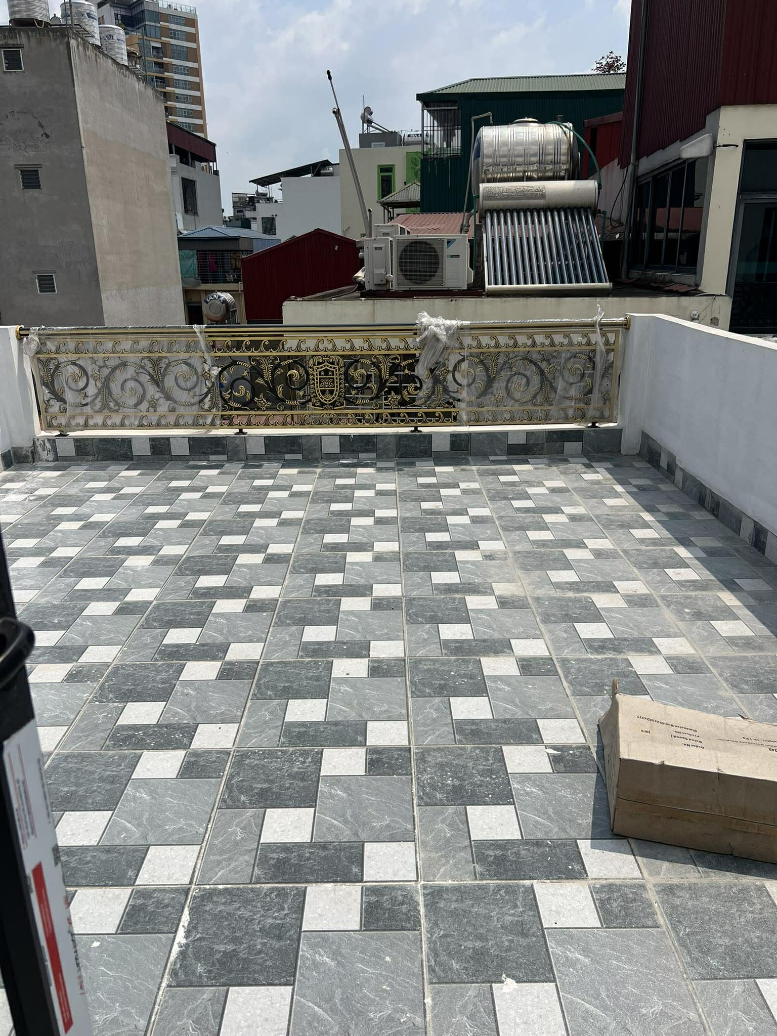 Trong Ngõ Lạc Long Quân. 6 Tầng Thang Máy. Gara Ô Tô. 57 m2. Mặt tiền 4,7m. Giá 19,8 tỷ