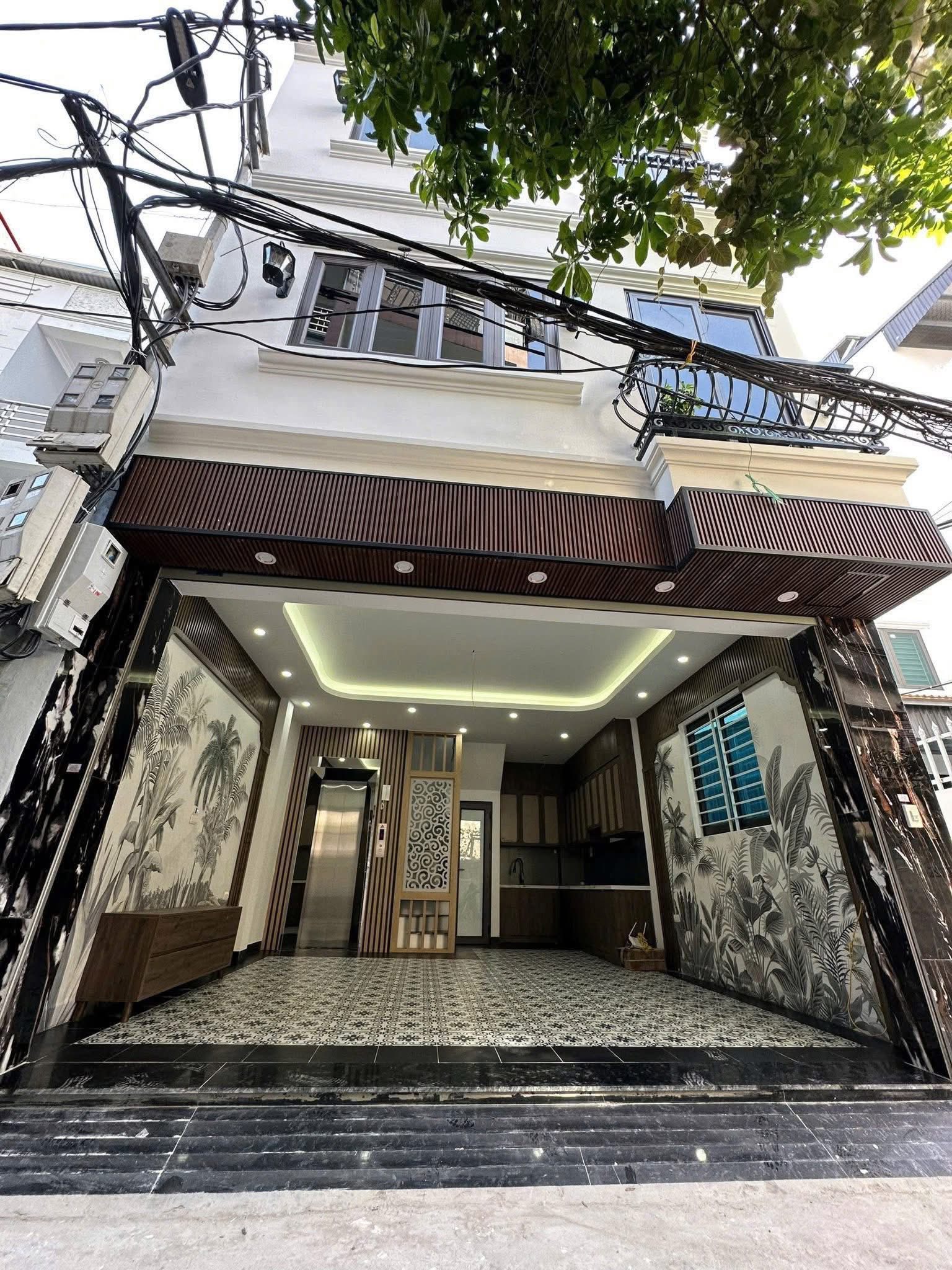 CẦN BÁN NHÀ PHỐ TRƯỜNG LÂM 40M2 LÔ GÓC 6 TẦNG, Ô TÔ VÀO NHÀ, NGÕ THÔNG 8.X TỶ