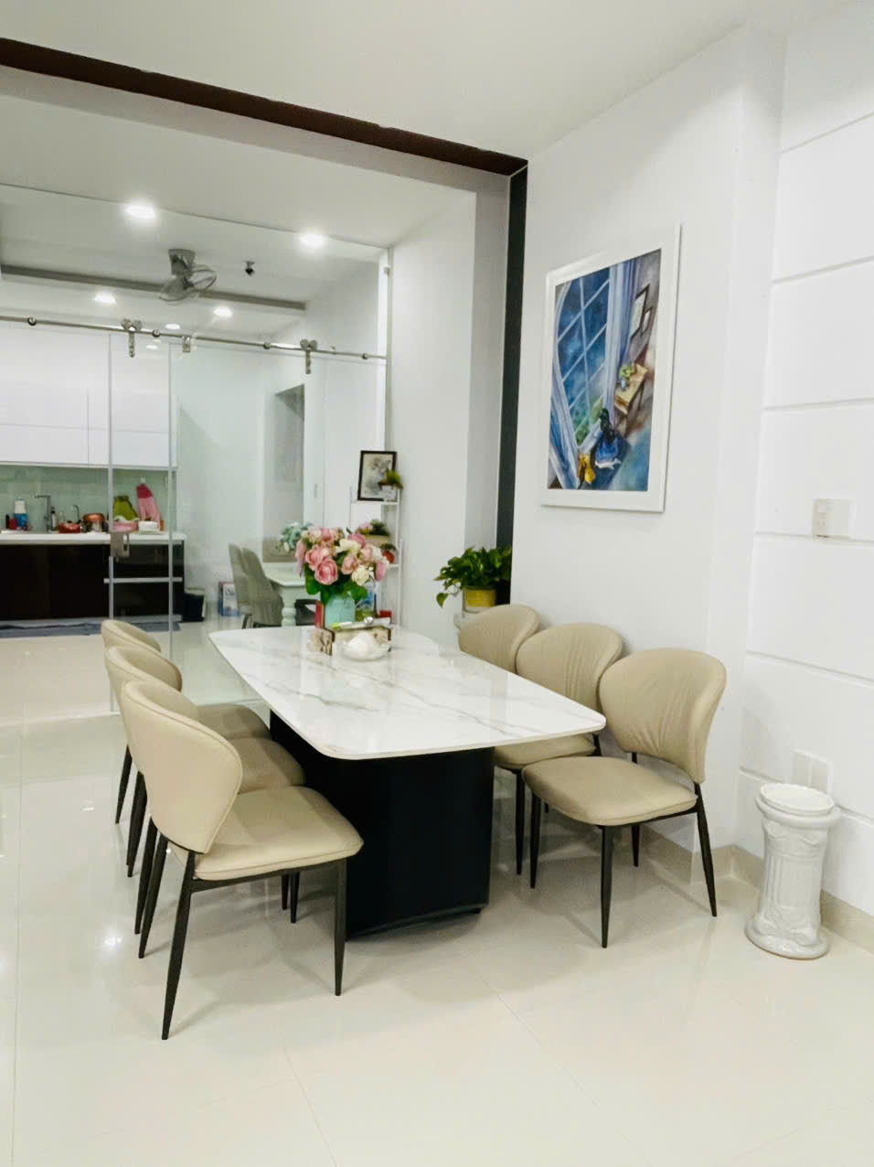 Cần Bán nhà đẹp mặt tiền Nguyễn Hữu Huân, Tân Tiến, TP Nha Trang.
 DT: 137,62m² 
Giá: 18tỷ1 (Thương lượng. ).
Sổ hồng chính chủ. (đã hoàn công).
Lh : Trangphan