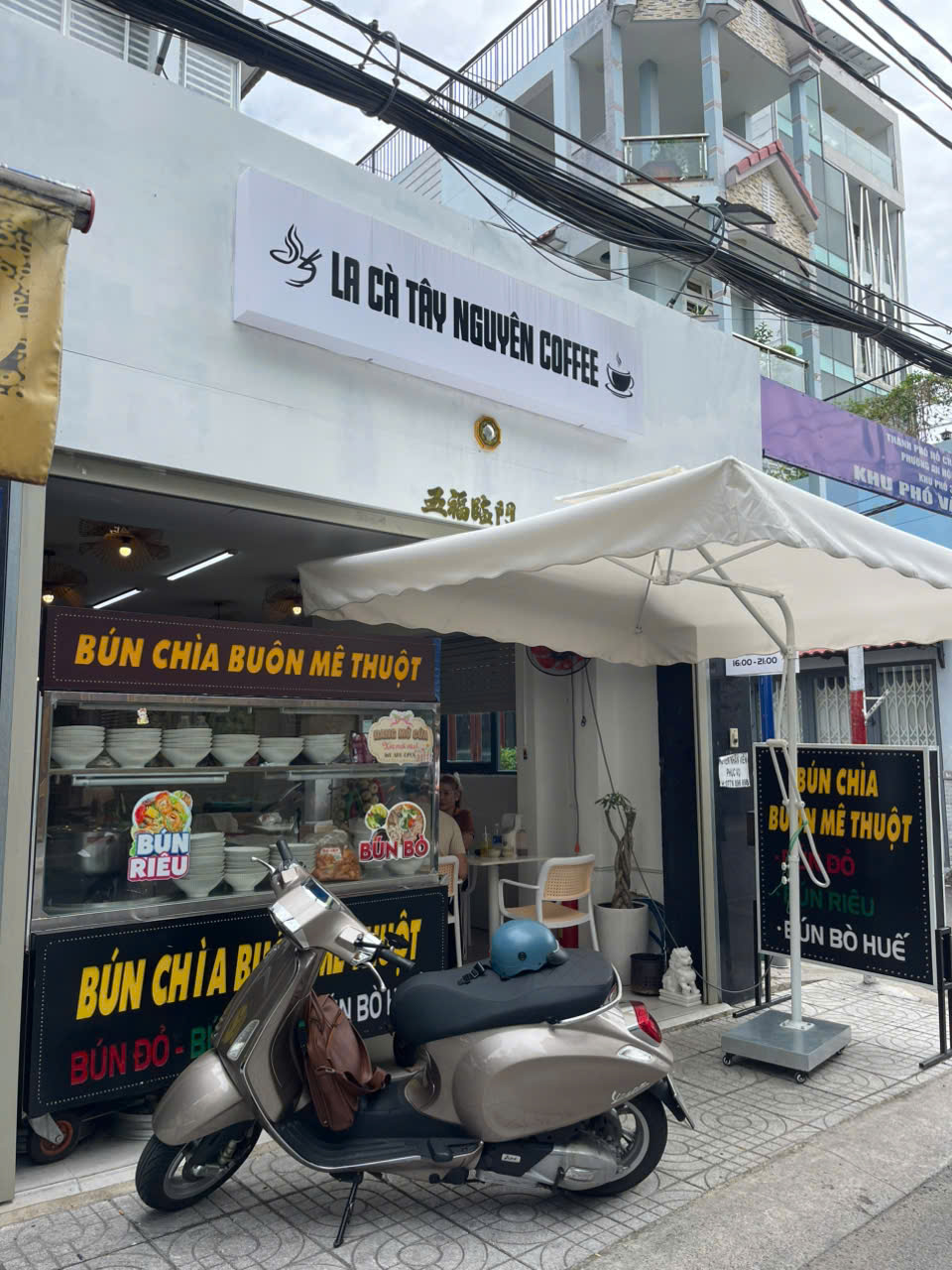 Gò Vấp ! QUÁN ĂN - CAFE ĐẸP LẮM FULL ĐỒ MỚI GIÁ TRỊ, SANG RẺ 179 tr ( đầu tư hơn 500 tr ) 
DTSD : 4,5m x 20m , MB góc 2 MT thuê rẻ : 9 tr , Tel : 0794567889 ( chính chủ )