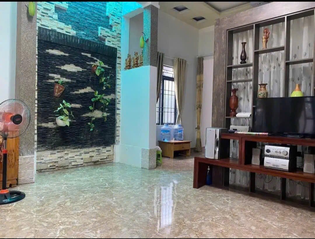 Nhà mê lửng góc 2 mặt tiền hẻm 112 Nguyễn Tri Phương, phường Buôn Ma Thuột( phường Thành Công cũ).
Diện tích: 6×31m. giá chỉ 3ty550