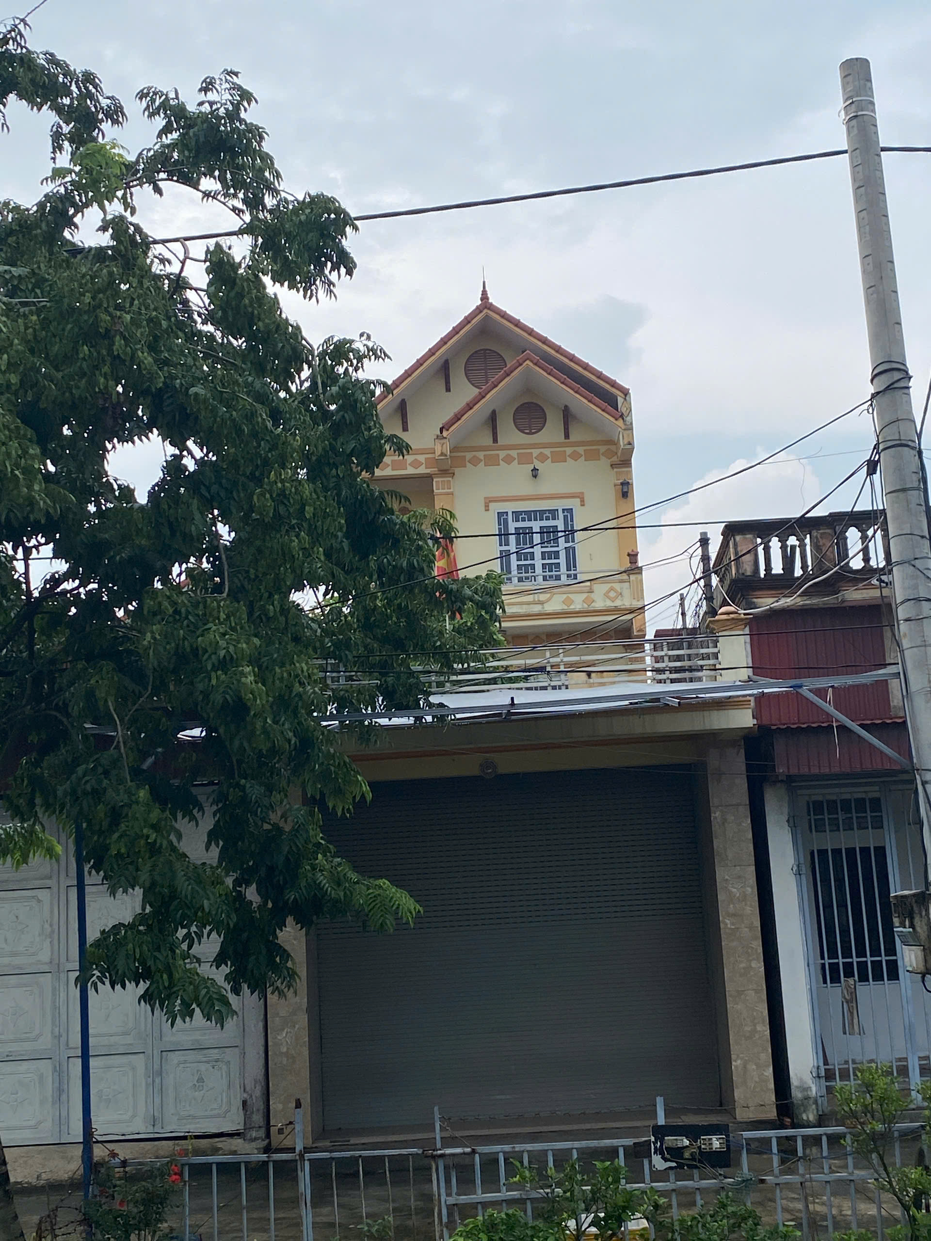 CHÍNH CHỦ CẦN BÁN NHÀ 3 TẦNG HIỆN ĐẠI TẠI ĐƯỜNG 10, THÀNH PHỐ HOA LƯ, NINH BÌNH – GIÁ RẺ NHẤT KHU VỰC