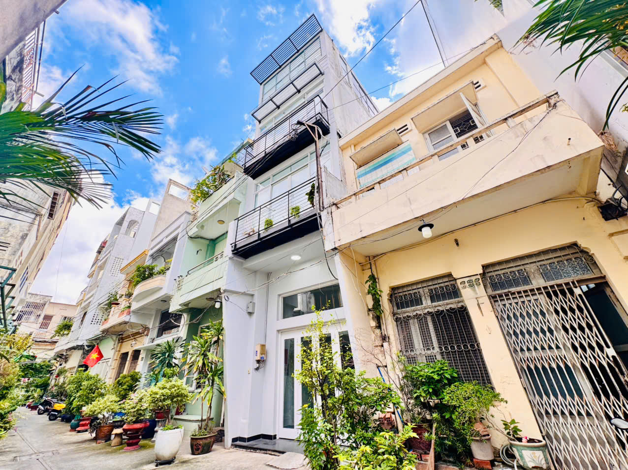 QUẬN 1: CHÍNH CHỦ 0938676685 BÁN NHÀ 5 TẦNG HAI BÀ TRƯNG- VIEW TRỰC DIỆN NHÀ THỜ TÂN ĐỊNH SIÊU ĐẸP- DT 4,2M*17M- CHÀO CHỈ 19,8T- VỊ TRÍ VIP XUNG QUANH NHÀ CAO TẦNG CHO KHÁCH NƯỚC NGOÀI THUÊ KHAI THÁC DÒNG TIỀN ĐỈNH