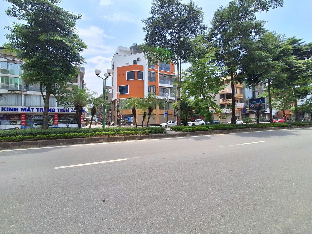 BÁN NHÀ MẶT PHỐ SẦM UẤT NHẤT QUẬN – GIÁ RẺ NHƯ TRONG NGÕ ????
???? Nguyễn Sơn – Long Biên
 • Diện tích: 143m² – MT: 4.3m – Giá: 42 tỷ