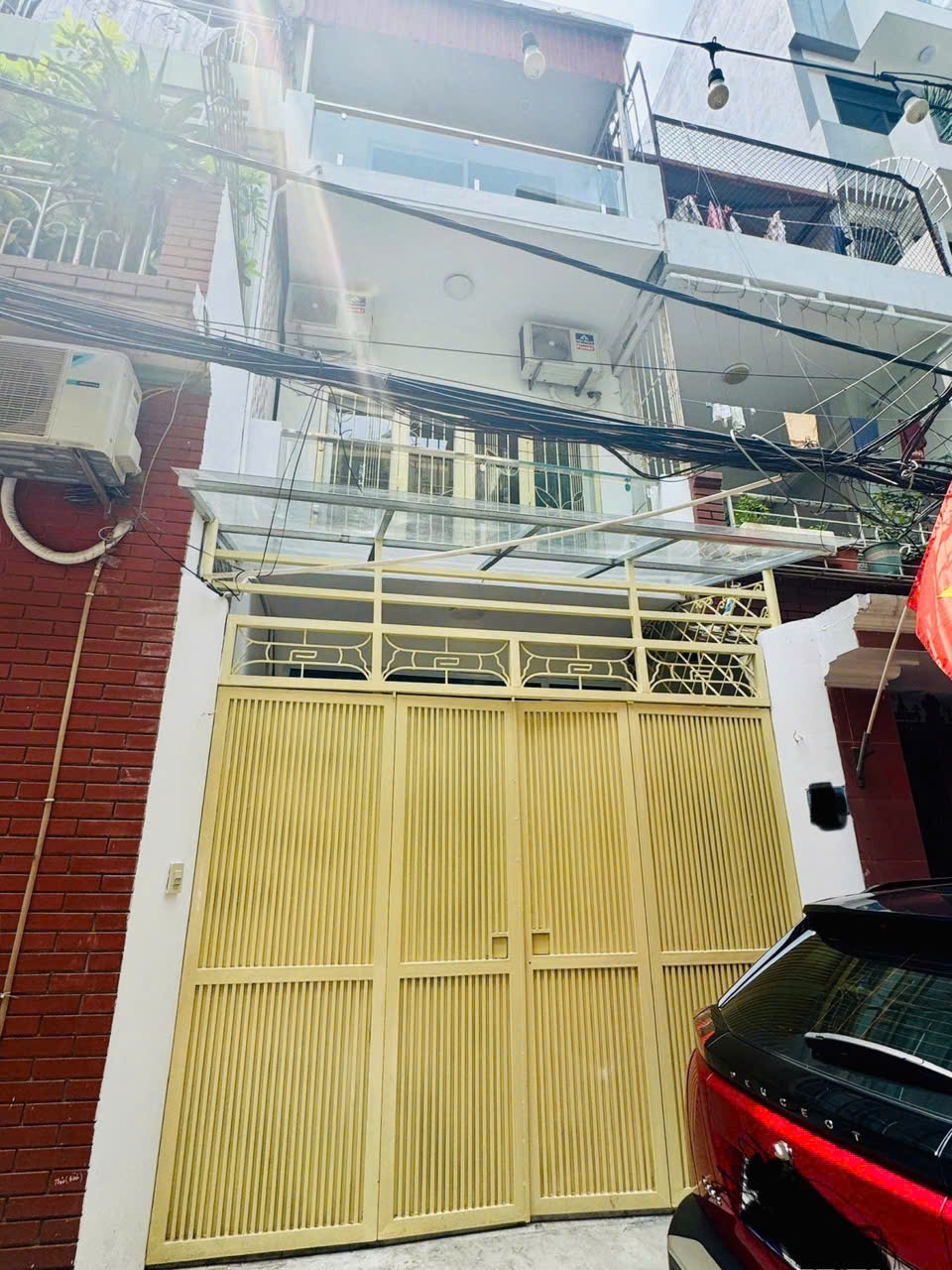 NHÀ PHÂN LÔ HÀNG KHÔNG – PHỐ VIP – GARA – AN SINH ĐỈNH ????
???? Nguyễn Sơn – Long Biên
 • Diện tích: 82.9m² – MT: 3.5m – Giá: 18.2 tỷ