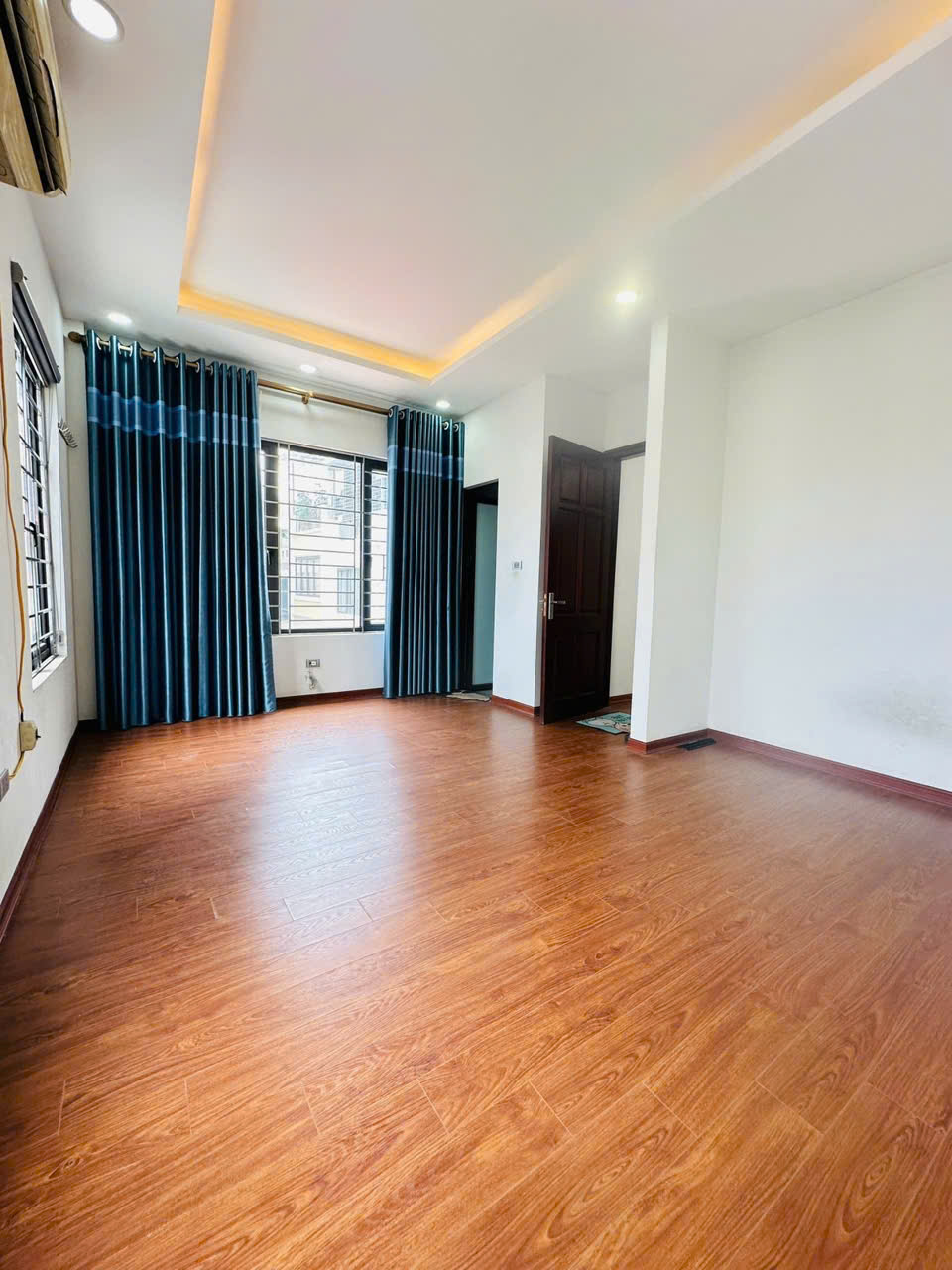 NHÀ ĐẸP – FULL NỘI THẤT – NGÕ THOÁNG – VÀO Ở NGAY ✨
???? Nguyễn Sơn – Long Biên
 • Diện tích: 30.1m² – MT: 5.8m – Giá: 8.1 tỷ – 5 tầng