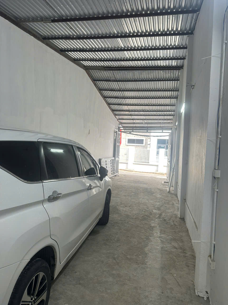 bán nhà xưởng, trước nhà 2 oto tránh nhau, xe to đỗ trong nhà tránh xe máy, nhà mặt tiền rộng, sổ đỏ,chính chủ