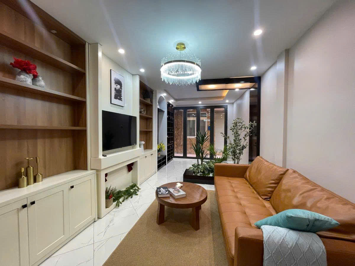 Bán nhà Nguyễn Văn Linh 35m 6 tầng thang máy 20m ra ô tô tránh hơn 9 tỷ