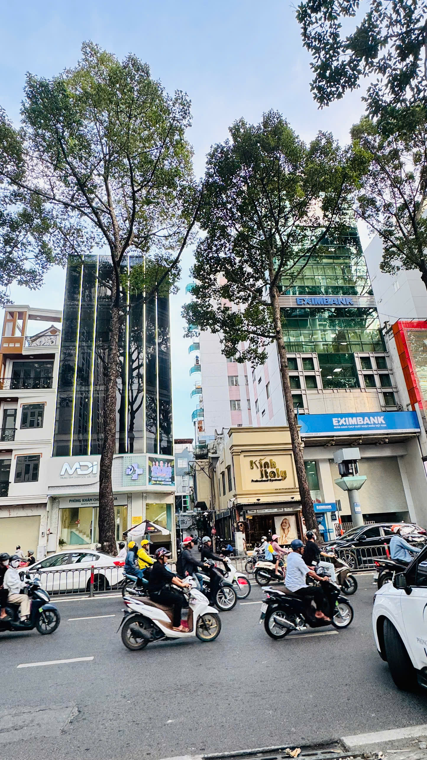 BÁN BUILDING 7 TẦNG CÓ HẦM - MẶT TIỀN KD ĐƯỜNG 3/2, QUẬN 10 - VỊ TRÍ SIÊU VIP NGAY  VÒNG XOAY DÂN CHỦ HƯỞNG TRỌN TIỆN ÍCH TRUNG TÂM QUẬN 1, QUẬN 3