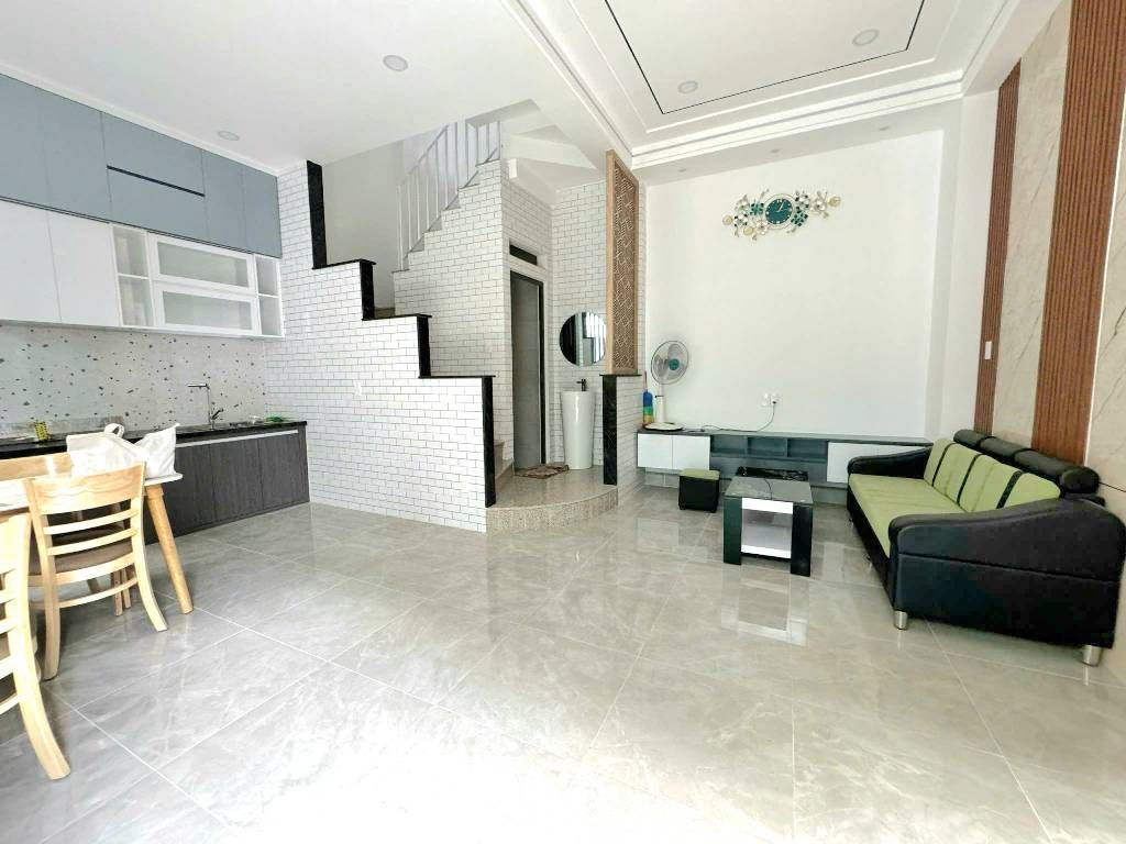 Bán nhà HXH Nguyễn Duy Cung gần Emart Phan Huy Ích ngang 4.6m dọn vào ở ngay nhỉnh 3tỷ.