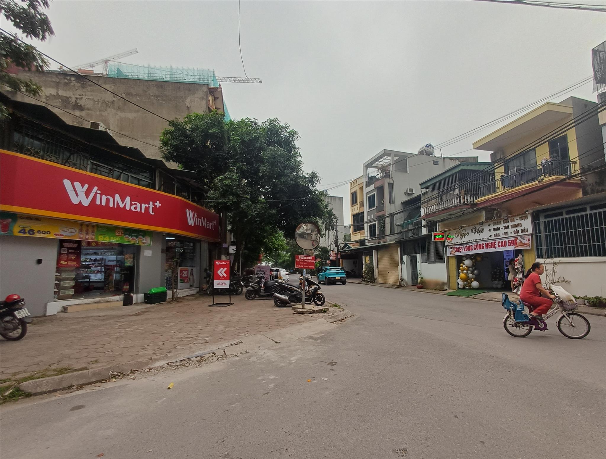 BÁN NHÀ HÀNG XÓM VINHOME – DÒNG TIỀN 200TR  GARA Ô TÔ – MẶT TIỀN RỘNG – HƠN 9 TỶ CHÚT XÍU