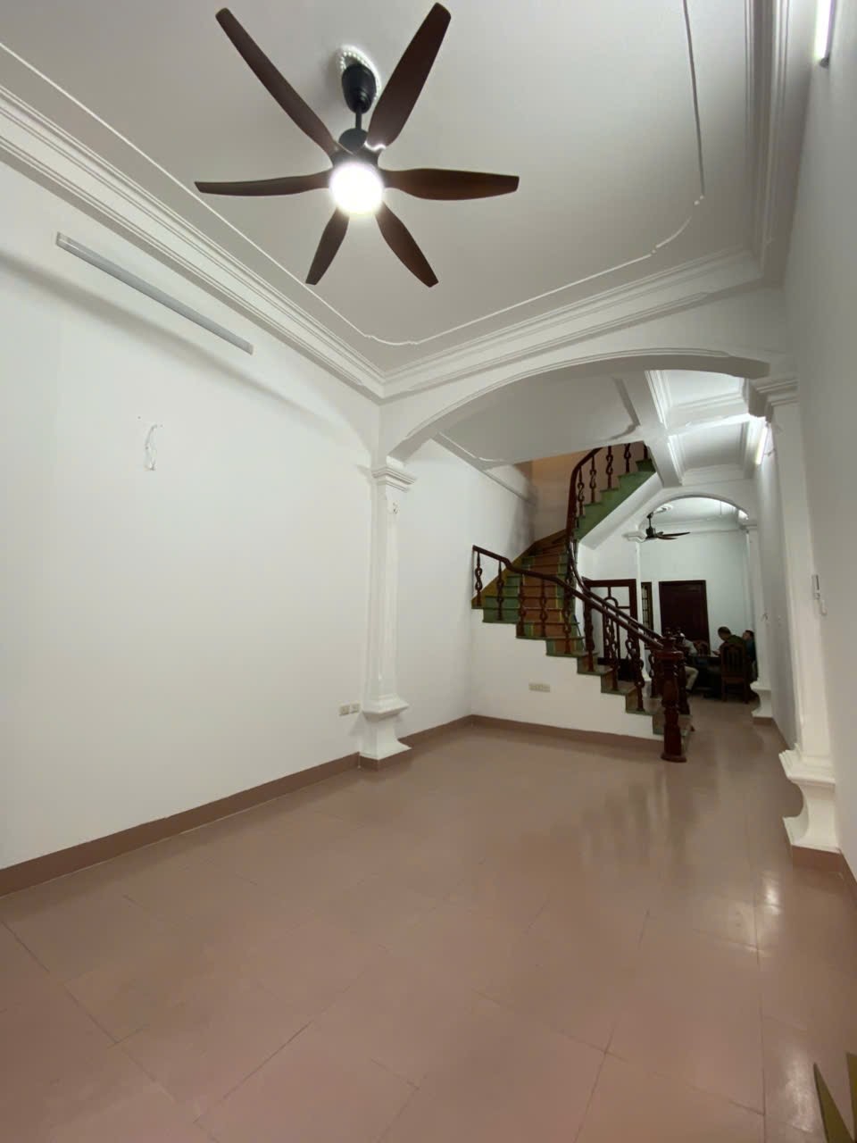 NHÀ NGUYỄN VĂN CỪ, 62m², 4PN, CÓ SÂN ĐỂ XE, GIÁ 9,5 TỶ.