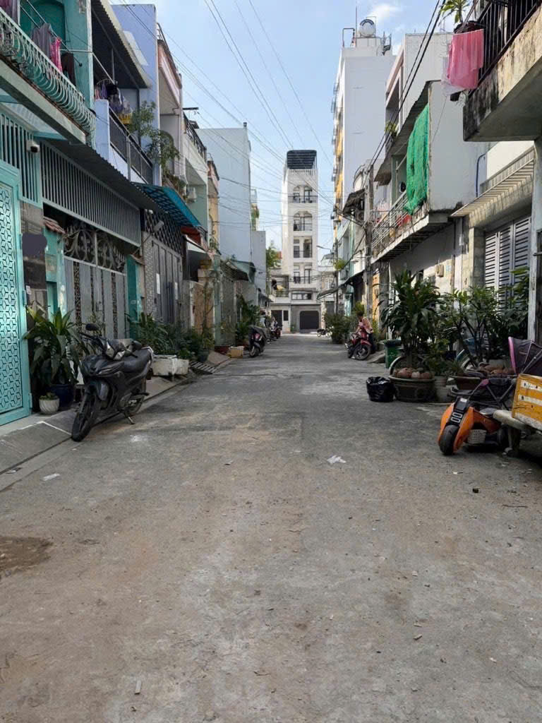 Đường Xe Hơi - 8 TỶ NHỈNH - TÂN PHÚ - Nhà Mới - Tặng Full Nội Thất - Gần Đầm Sen - 74M2(4,1*18) - 2 TẦNG - 4PN