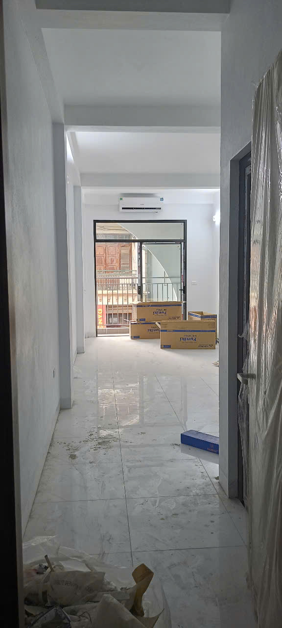 CHÍNH CHỦ E CÓ PHÒNG KHÉP KÍN CHO THUÊ TẠI PHỐ TRIỀU KHÚC, DIỆN TÍCH 30M2, FULL ĐỒ, CÓ CẦU THANG MÁY, GIÁ THUÊ 5 TRIỆU