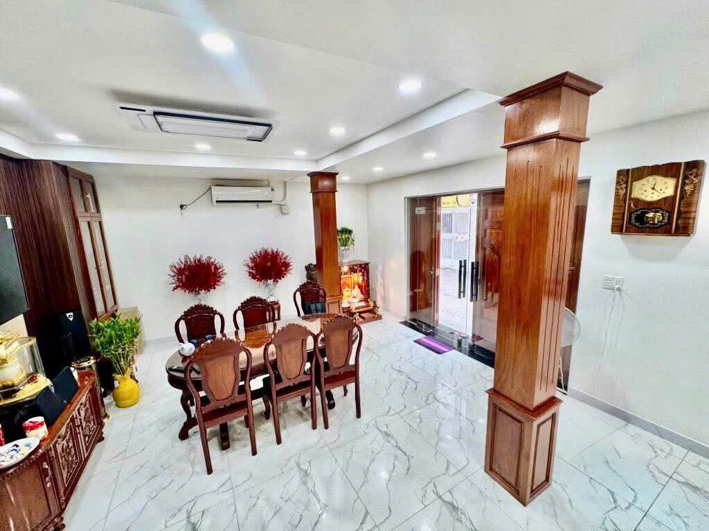 66M2 - 4 TẦNG - ĐƯỜNG 6 M - 2 MẶT TIỀN TRẦN HƯNG ĐẠO QUẬN 1,