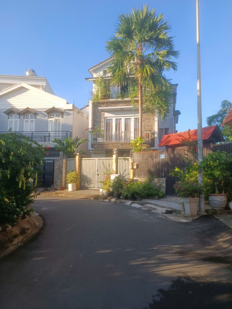 Biệt Thự 3 Tầng – Nở Hậu Đẹp – KDC Văn Minh, P. An Phú, Q2 – Giá 34 Tỷ