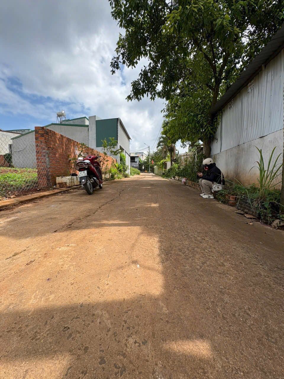 BÁN LÔ ĐẤT SIÊU TO – SÁT CỔNG SAU ĐẠI HỌC TÂY NGUYÊN  4 tỷ 5 
Vị trí cực kỳ đắt giá – chỉ vài bước chân tới cổng sau ĐH Tây Nguyên