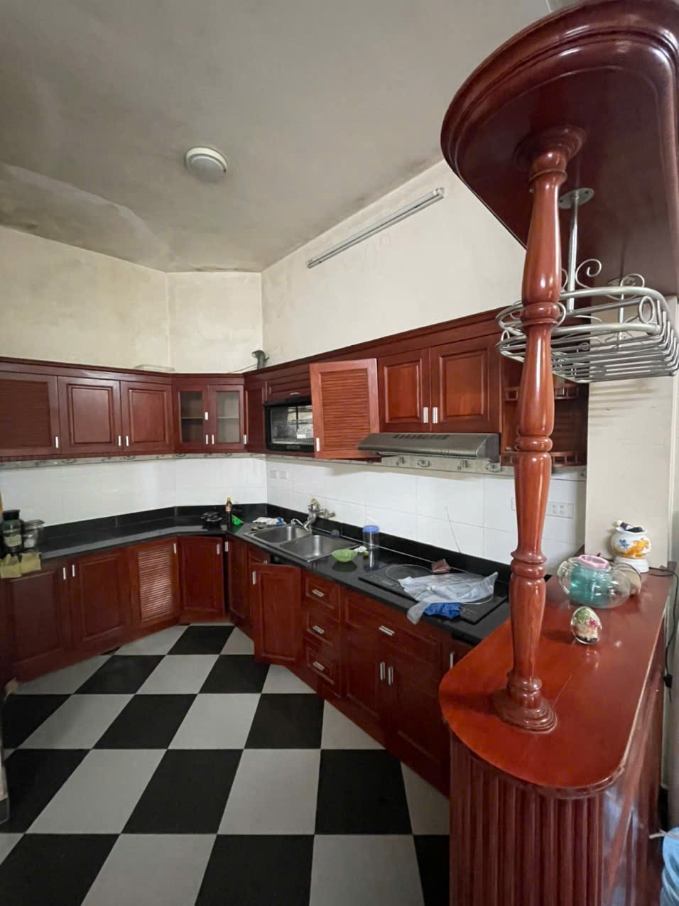 BÁN NHÀ BỒ ĐỀ – GARA – NGÕ THÔNG HỒNG TIẾN – SỔ HOA HẬU – GẦN HỒ
Diện tích 42.6m², 5 tầng, MT 5m, giá 10.9 tỷ.