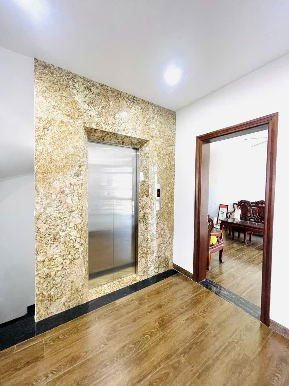 BÁN NHÀ MẶT PHỐ BỒ ĐỀ – LÔ GÓC VIEW HỒ – 7 TẦNG THANG MÁY – GIẢM SỐC 2 TỶ
Bồ Đề, 87/102m², MT 5.7m, 28.5 tỷ