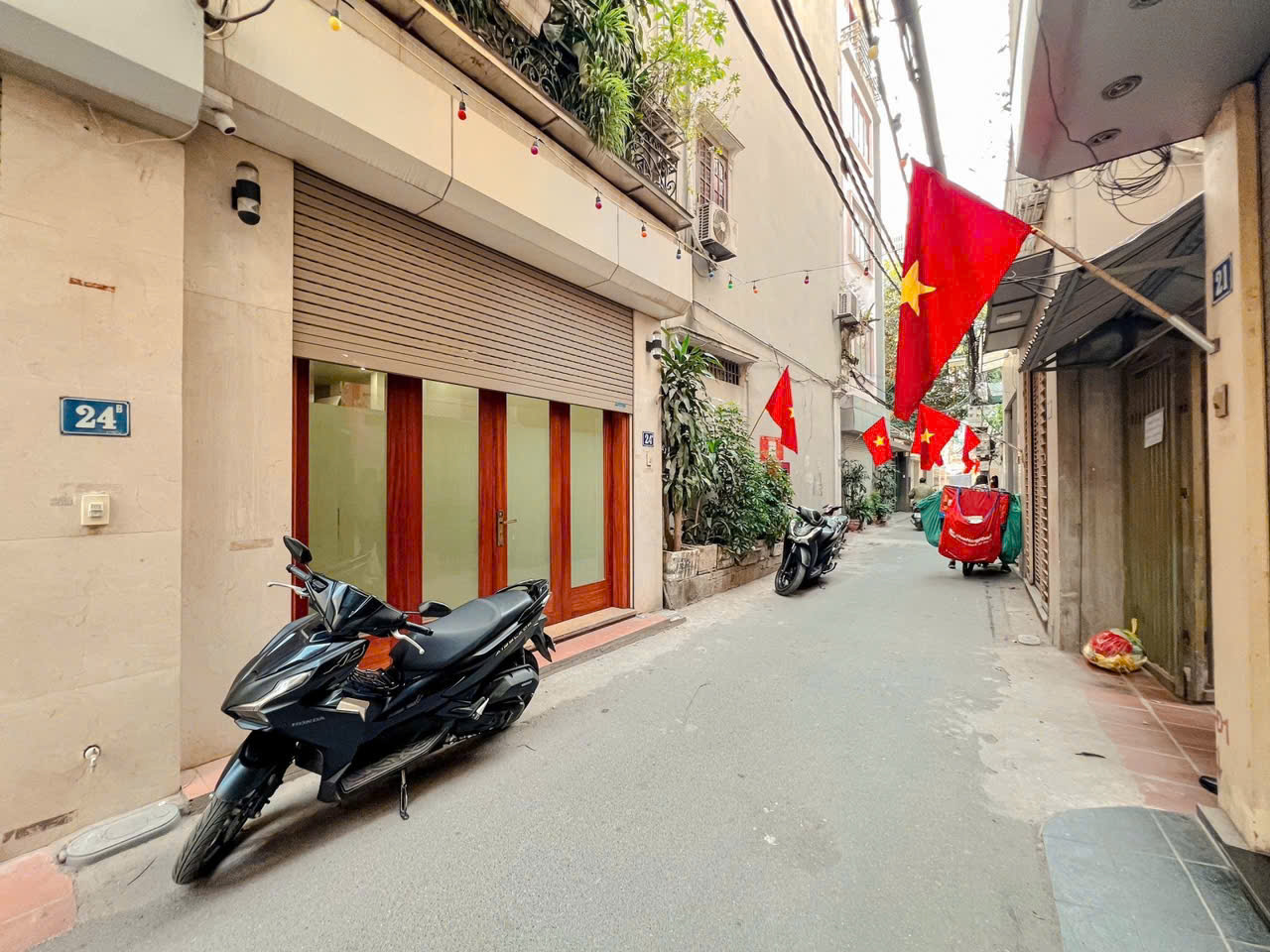 BÁN NHÀ BỒ ĐỀ – Ô TÔ VÀO NHÀ – NGÕ THÔNG – Ở SƯỚNG
Bồ Đề 47m², 5T, MT 4m, 12.9 tỷ – Long Biên