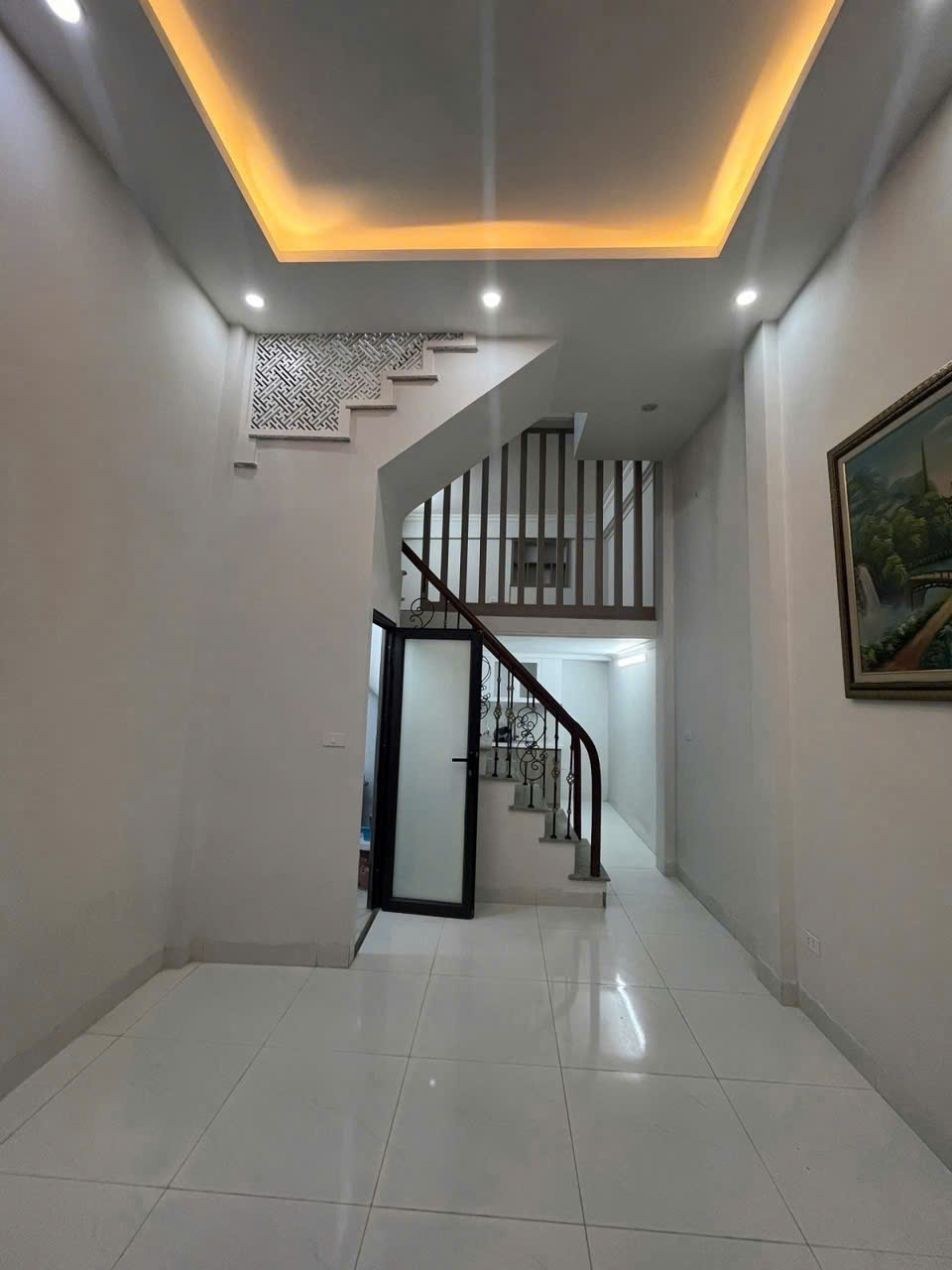 ???????? NHÀ ĐẸP HỒ TÂY - DÒNG TIỀN HIẾM - BAY NHANH TRONG NGÀY ????????????

NHÀ ĐẸP - DÒNG TIỀN- Lạc Long Quân 30/33m,  5 T, mt 3.6m, giá  7.3 tỷ Cầu Giấy.