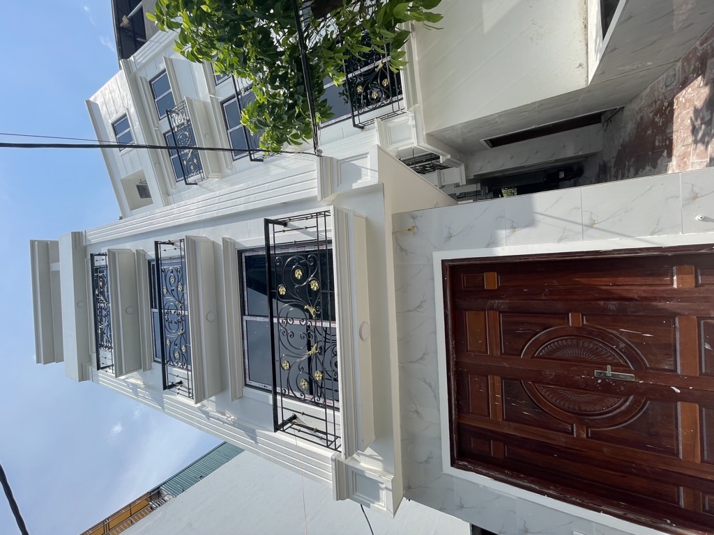 Ô tô đỗ cửa, nhà mới đẹp lung linh, khách sẵn xách vali về ở, nhà lô góc phòng cực thoáng sáng.