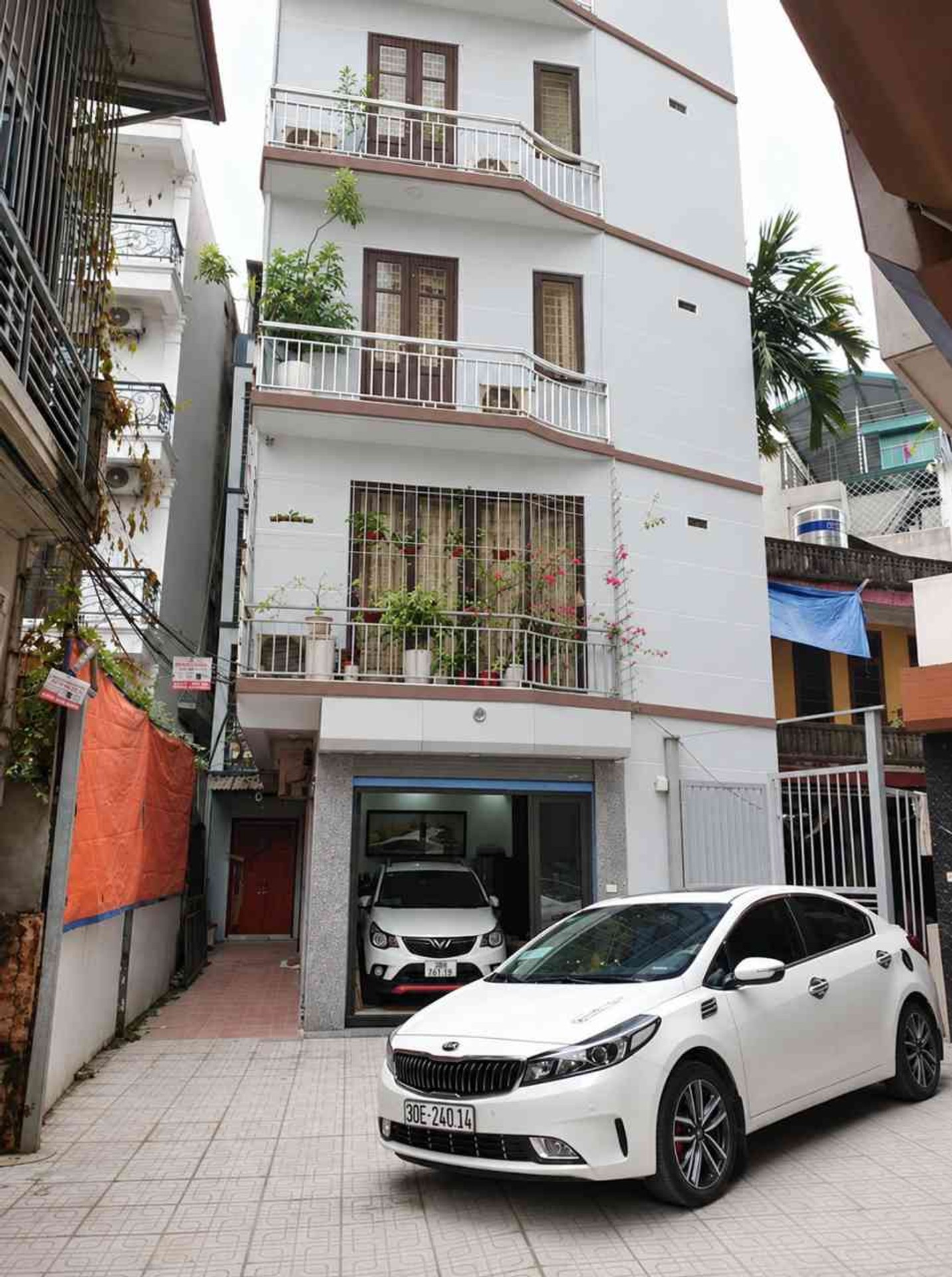 Phố Trạm 7 tỷ ô tô đỗ cửa nhà,sổ đỏ long biên