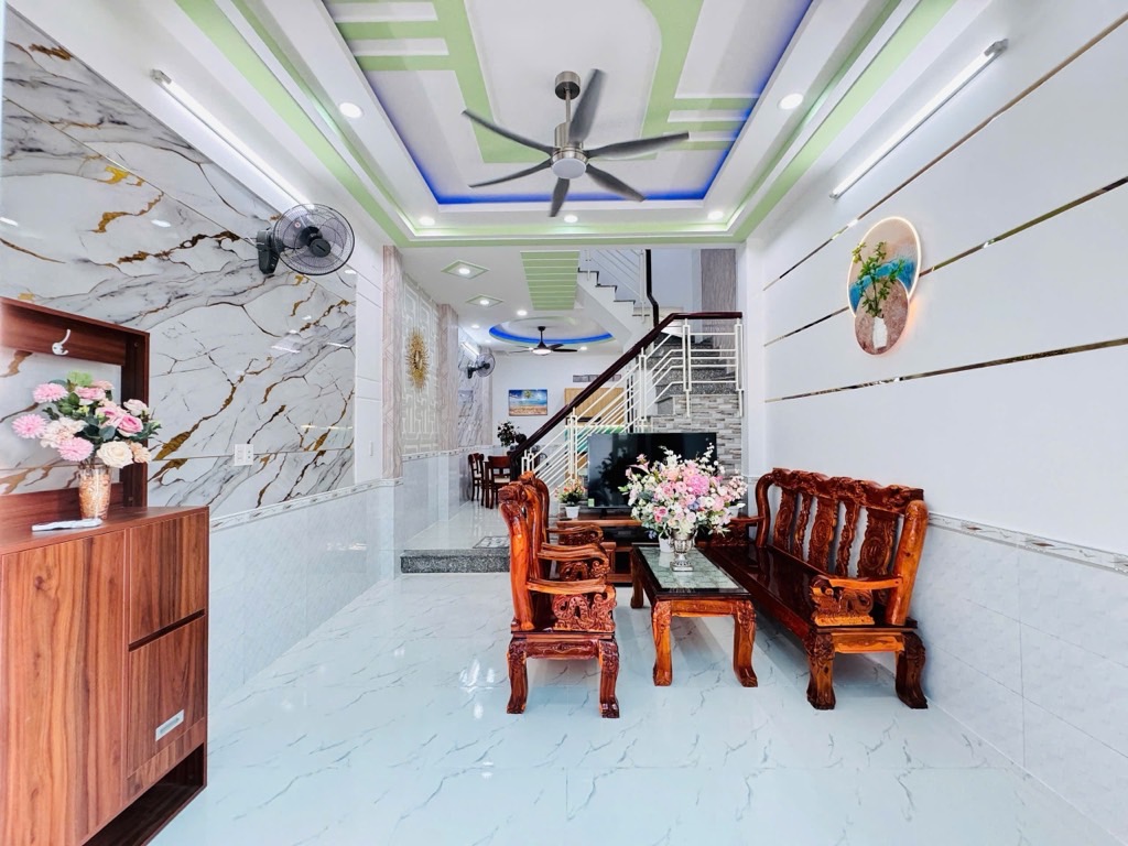 Bán nhà lô góc hai mặt tiền HXH Bùi Quang Là ngang 4.3m gần Emart Phan Huy Ích nhỉnh 4tỷ.