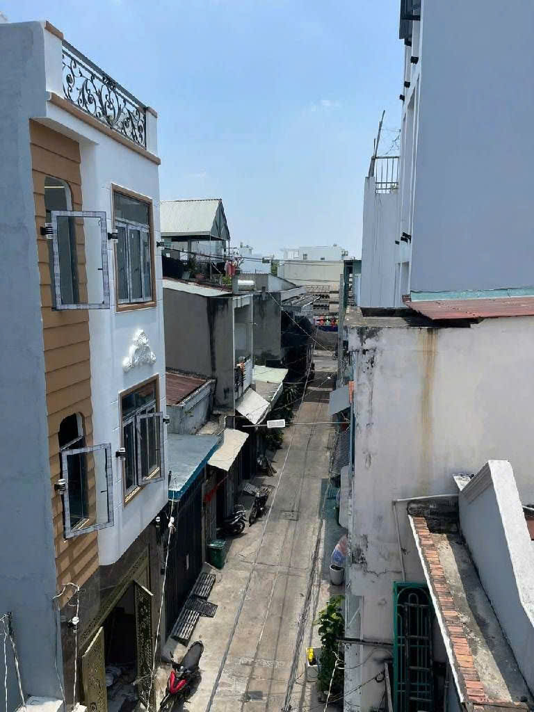 Hẻm Xe Hơi Thông - Hẻm 1 Sẹc - Bình Tân - 6 Tỷ Nhỉnh - Nhà Đẹp - Gần Chợ,Trường Học - Nở Hậu - 44M2 - 3 TẦNG - 4PN