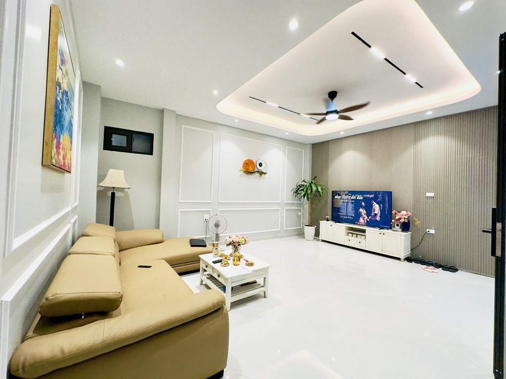 SIÊU PHẨM– NHÀ LÔ GÓC 8M MẶT PHỐ MINH KHAI – 5 TẦNG THANG MÁY – Ở NGAY 50M2 – 10 TỶ