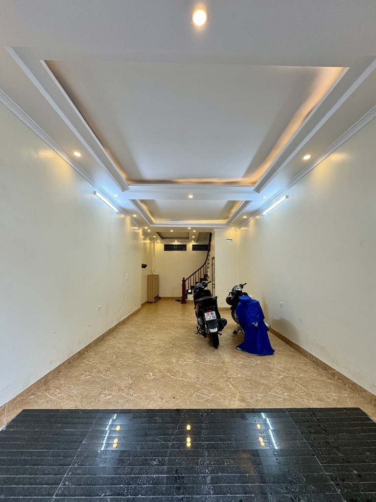 Bán nhà Đền Lừ gara ô tô 7 chỗ thông tứ tung 5 tầng đẹp như mới 45m2 giá hiếm 15 tỷ