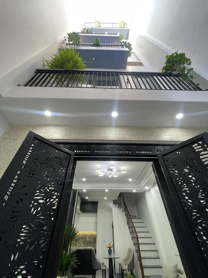 HIẾM. NHÀ NGỌC THỤY 45M2 5T, Ô TÔ ĐỖ CẠNH NHÀ, FULL NỘI THẤT. CHỈ 7 TỶ HƠN