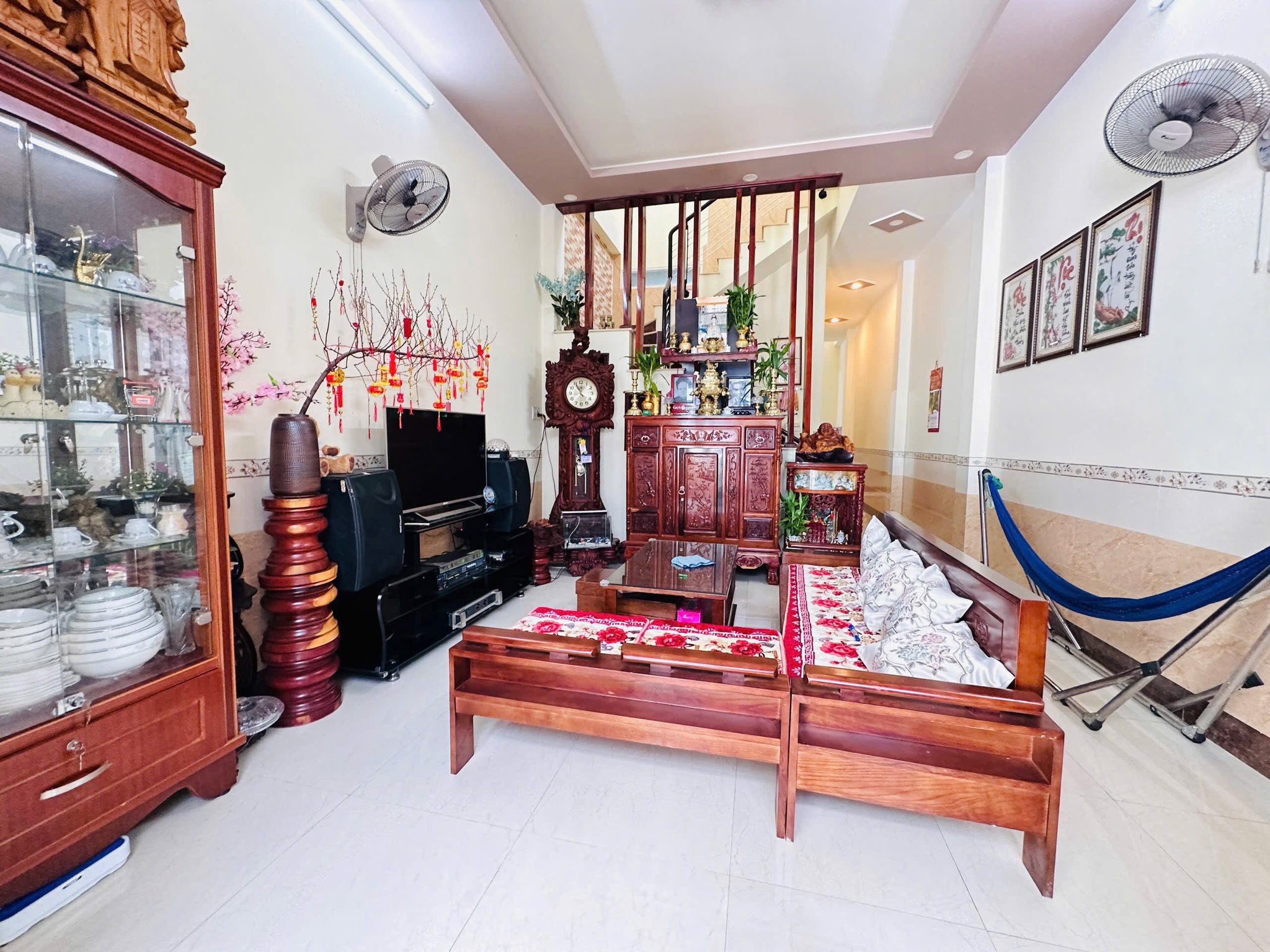 NHÀ MÊ MÁI THÁI HẺM 6M 320 TRẦN PHÚ! 
 Diện tích : 4m x 17m 
 Thổ cư full 100%
 Hướng chính Tây