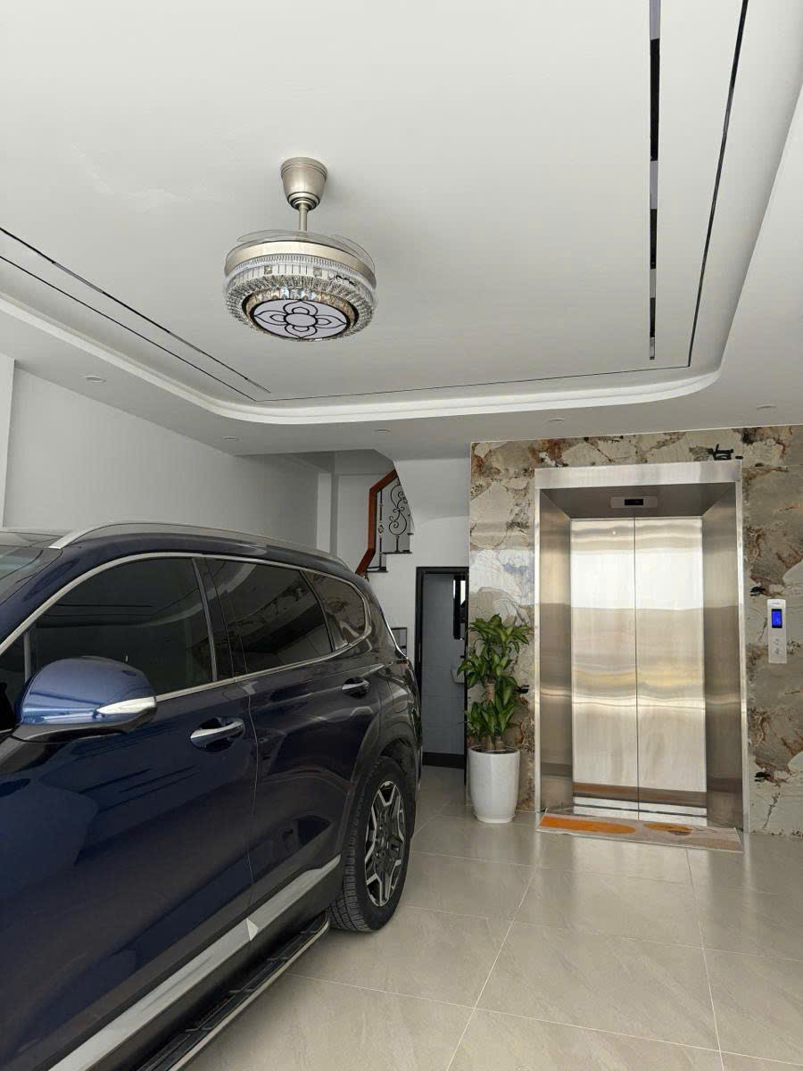 Bán nhà Ngọc Thụy 47m MT4.6m 6 tầng thang máy gara ô tô hơn 14 tỷ